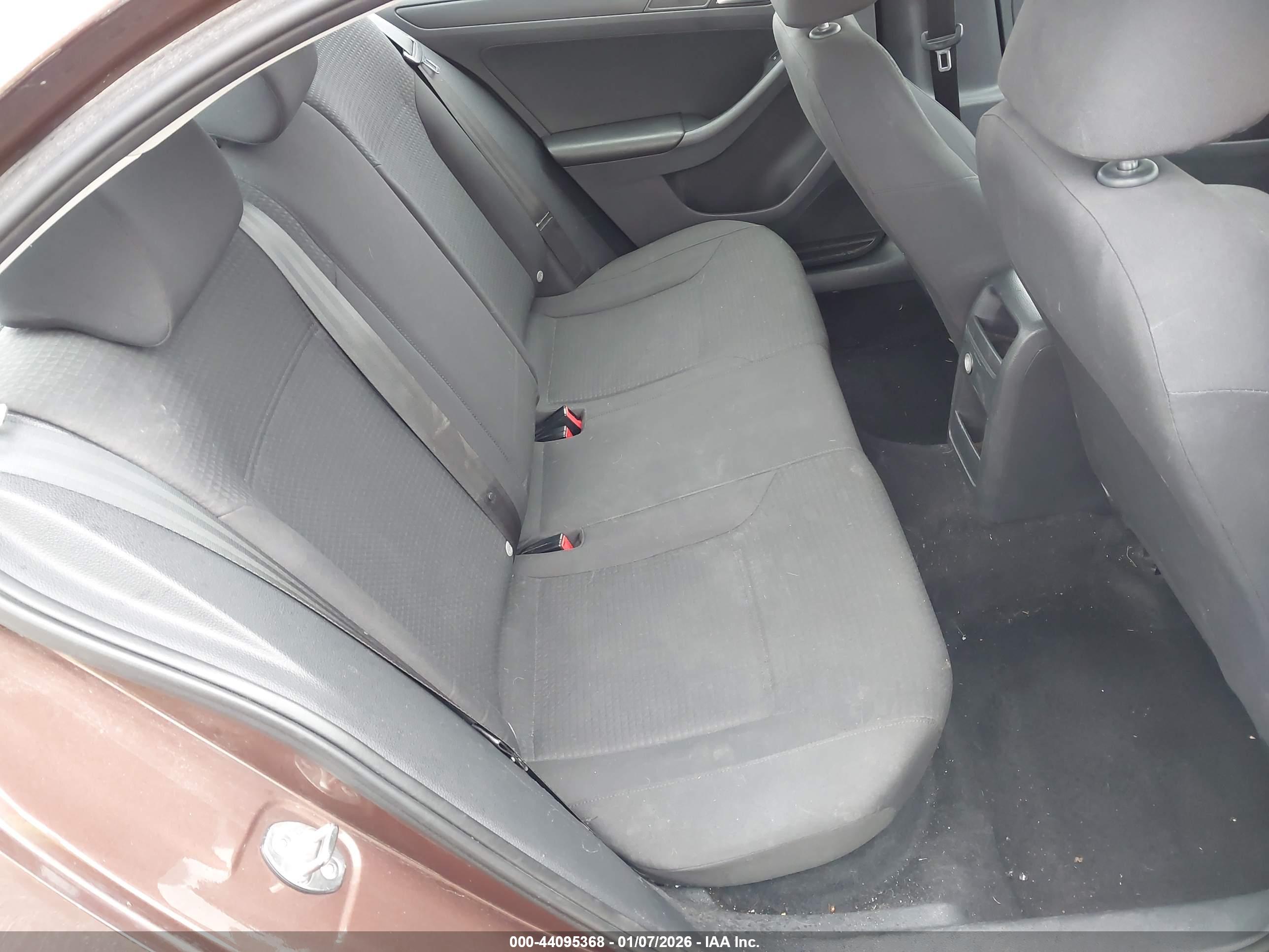 VOLKSWAGEN JETTA image 8