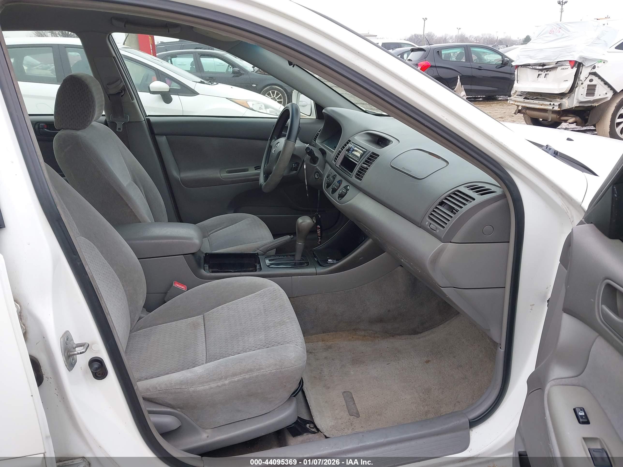 TOYOTA CAMRY image 5