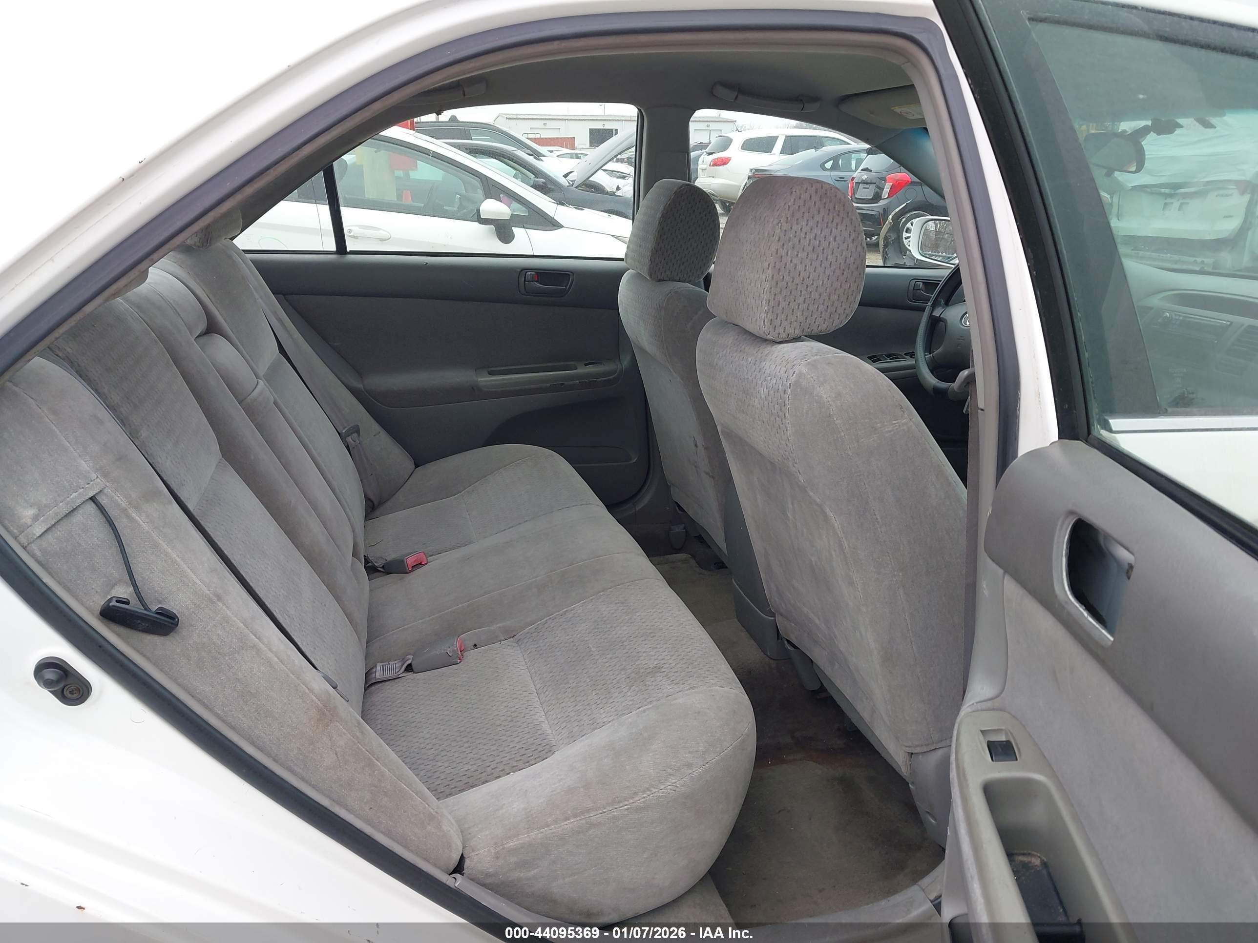TOYOTA CAMRY image 8