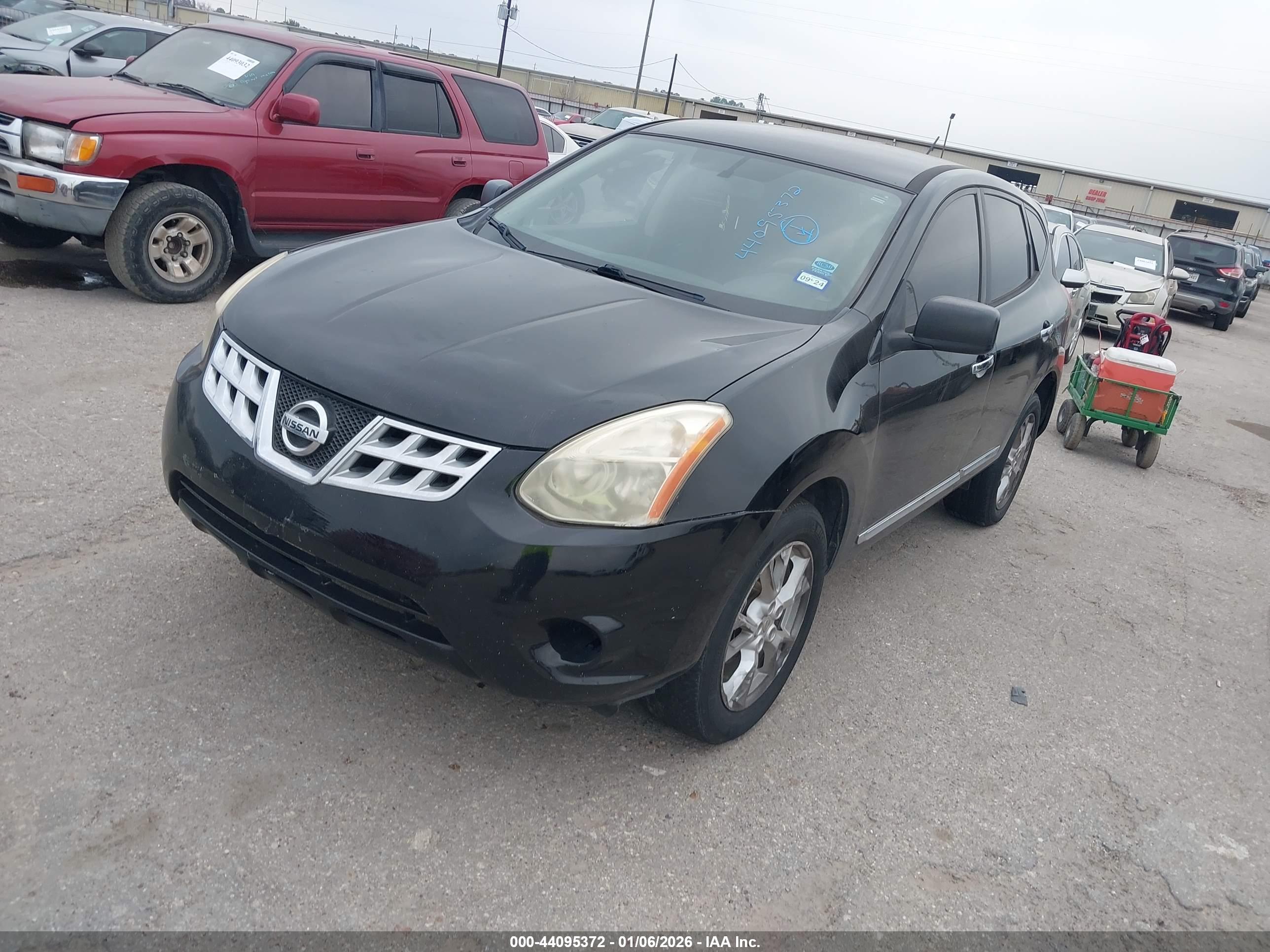 NISSAN ROGUE image 2