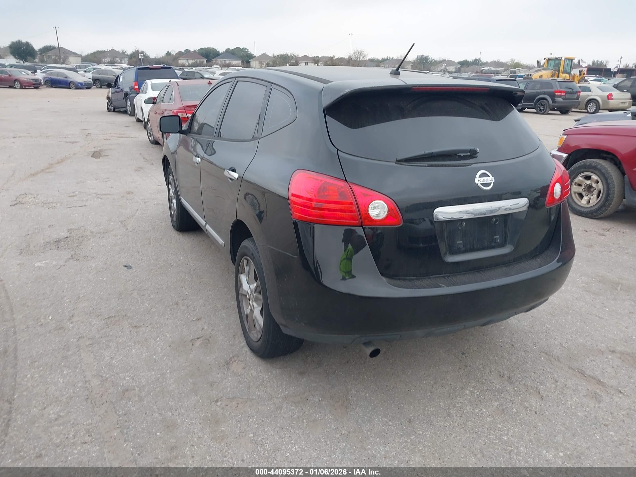 NISSAN ROGUE image 3
