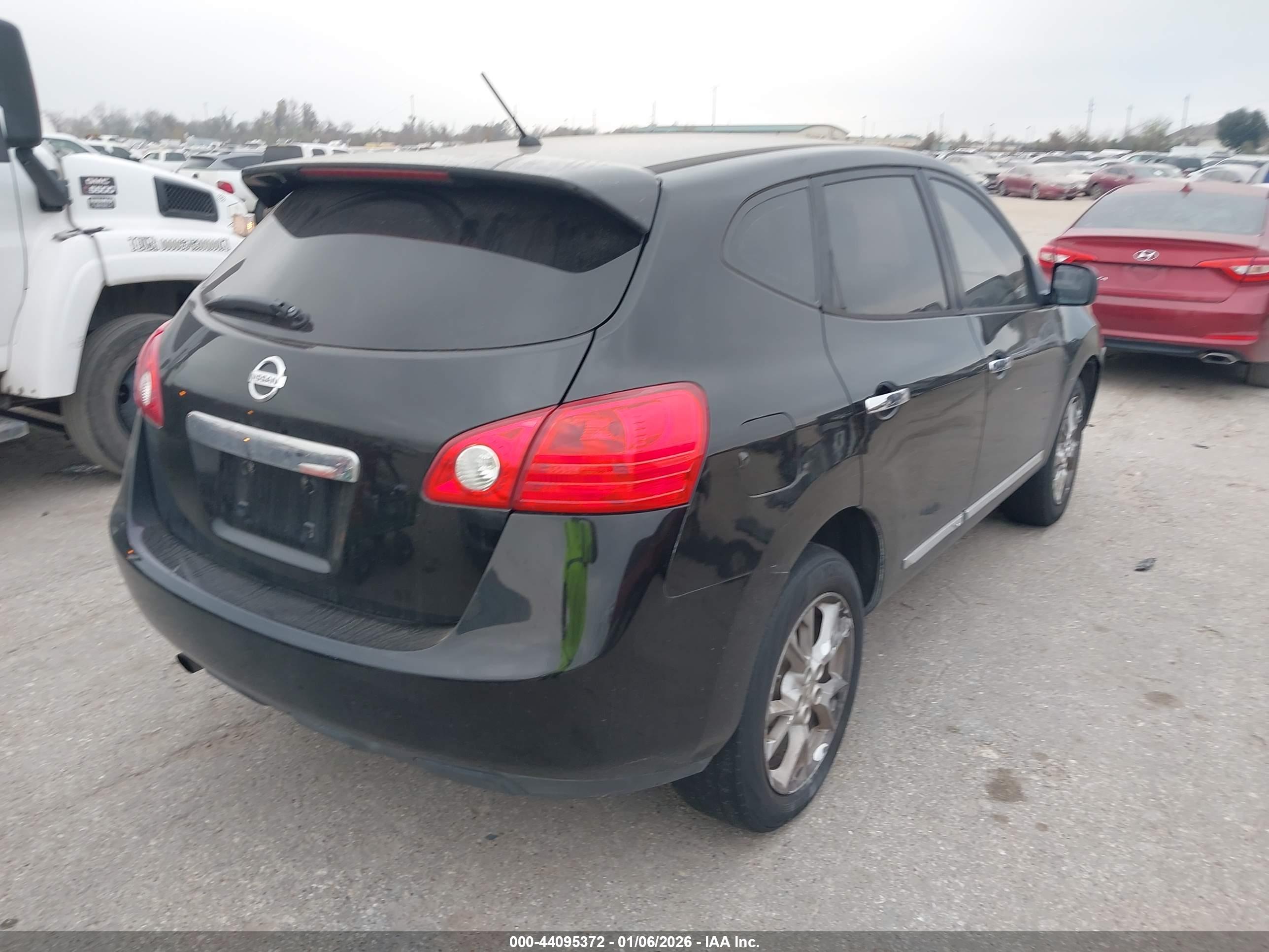 NISSAN ROGUE image 4