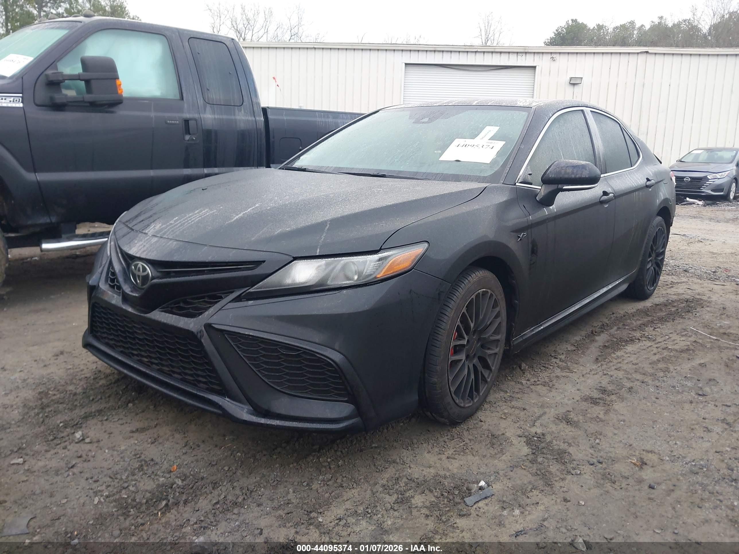 TOYOTA CAMRY image 2