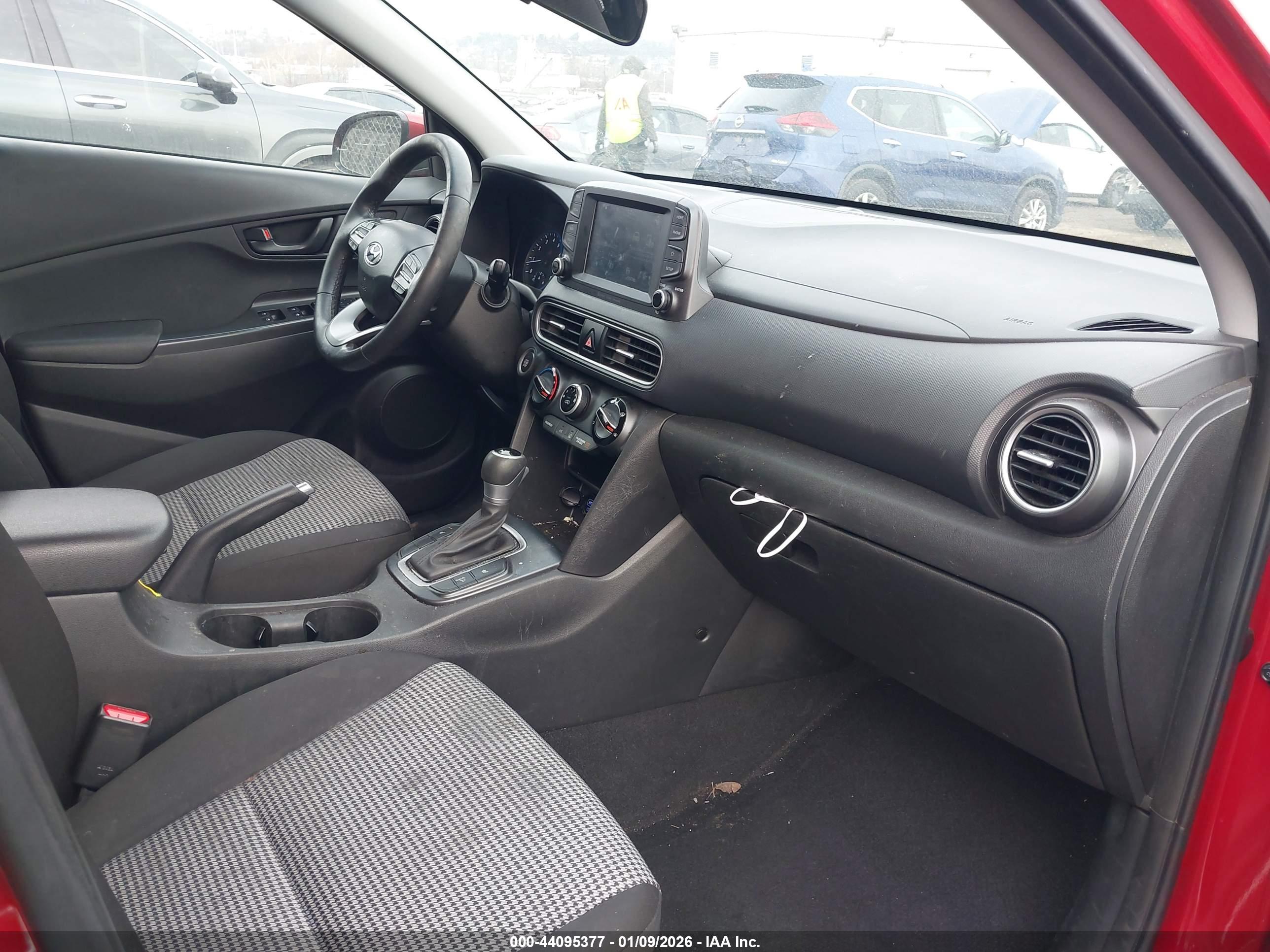 HYUNDAI KONA image 5