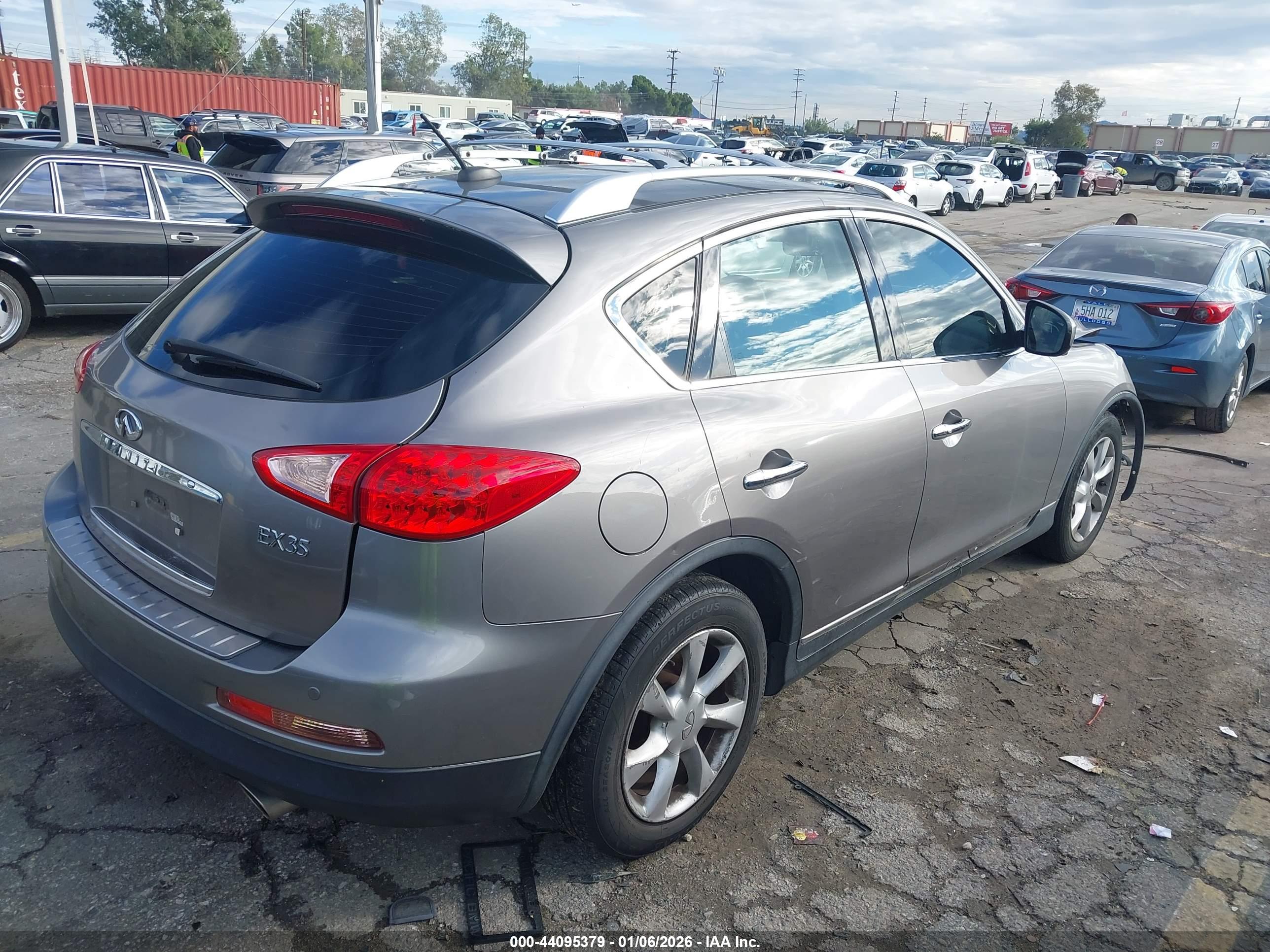 INFINITI EX35 image 4
