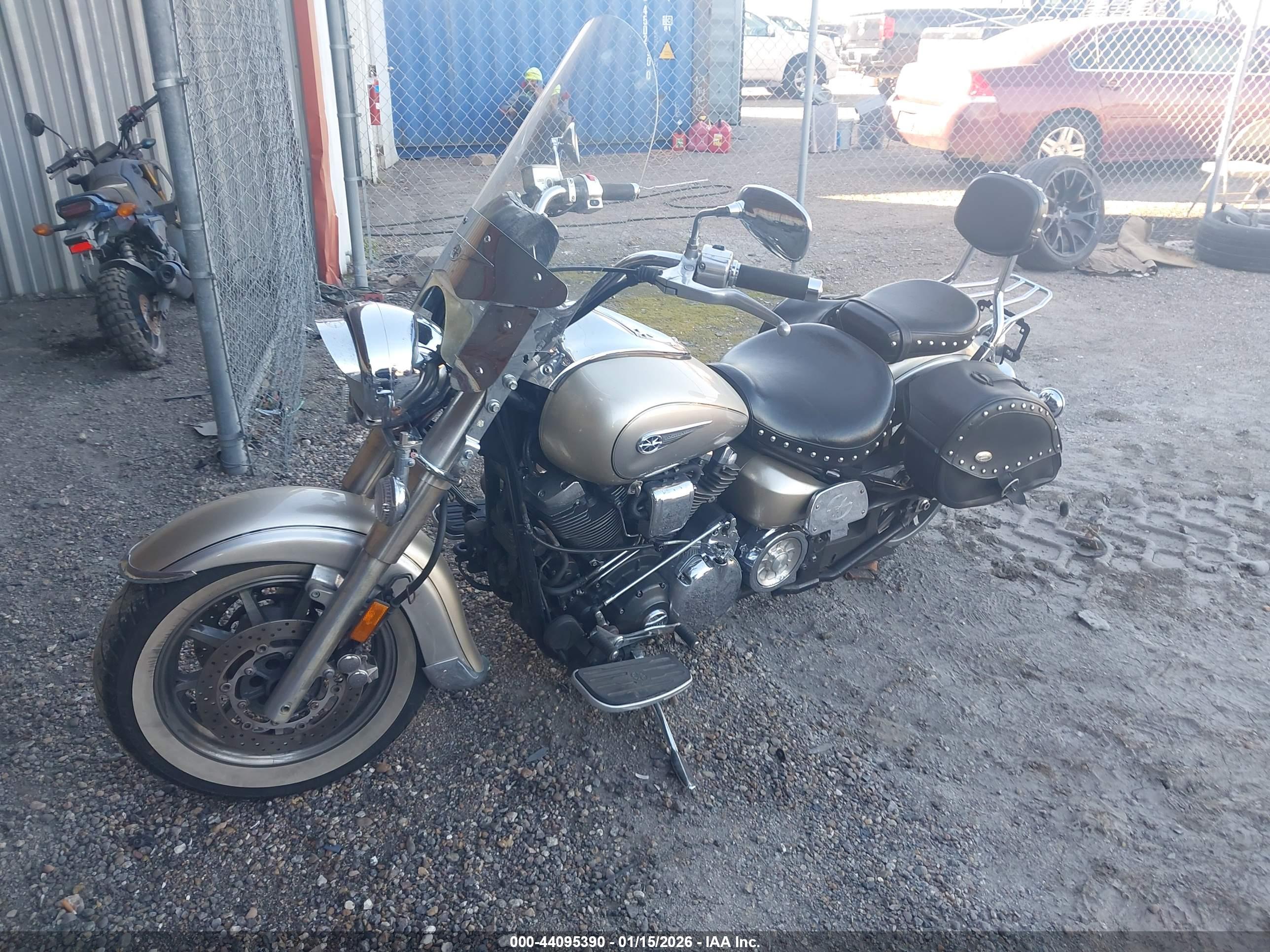 YAMAHA XV1700 image 2