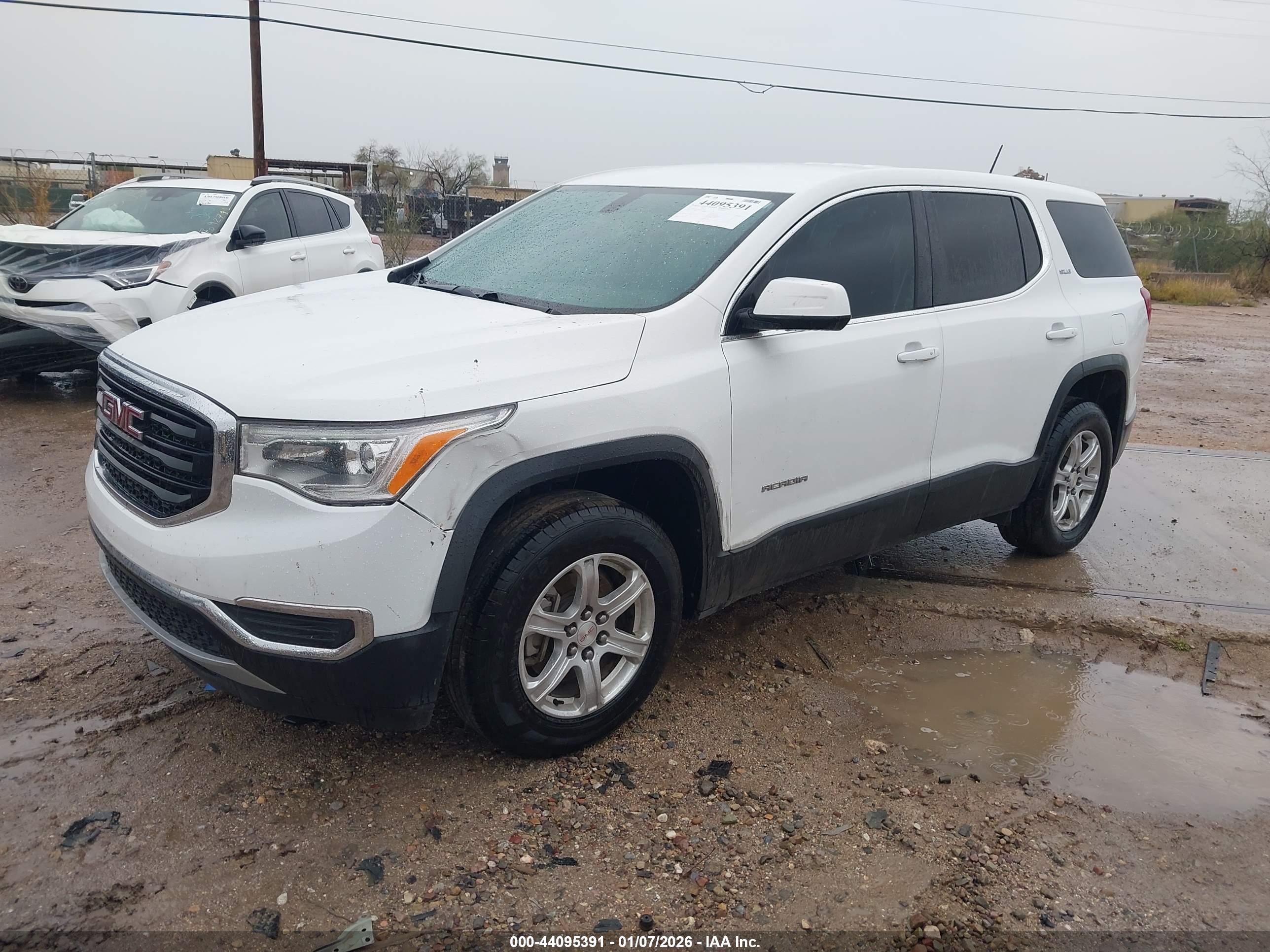 GMC ACADIA image 2