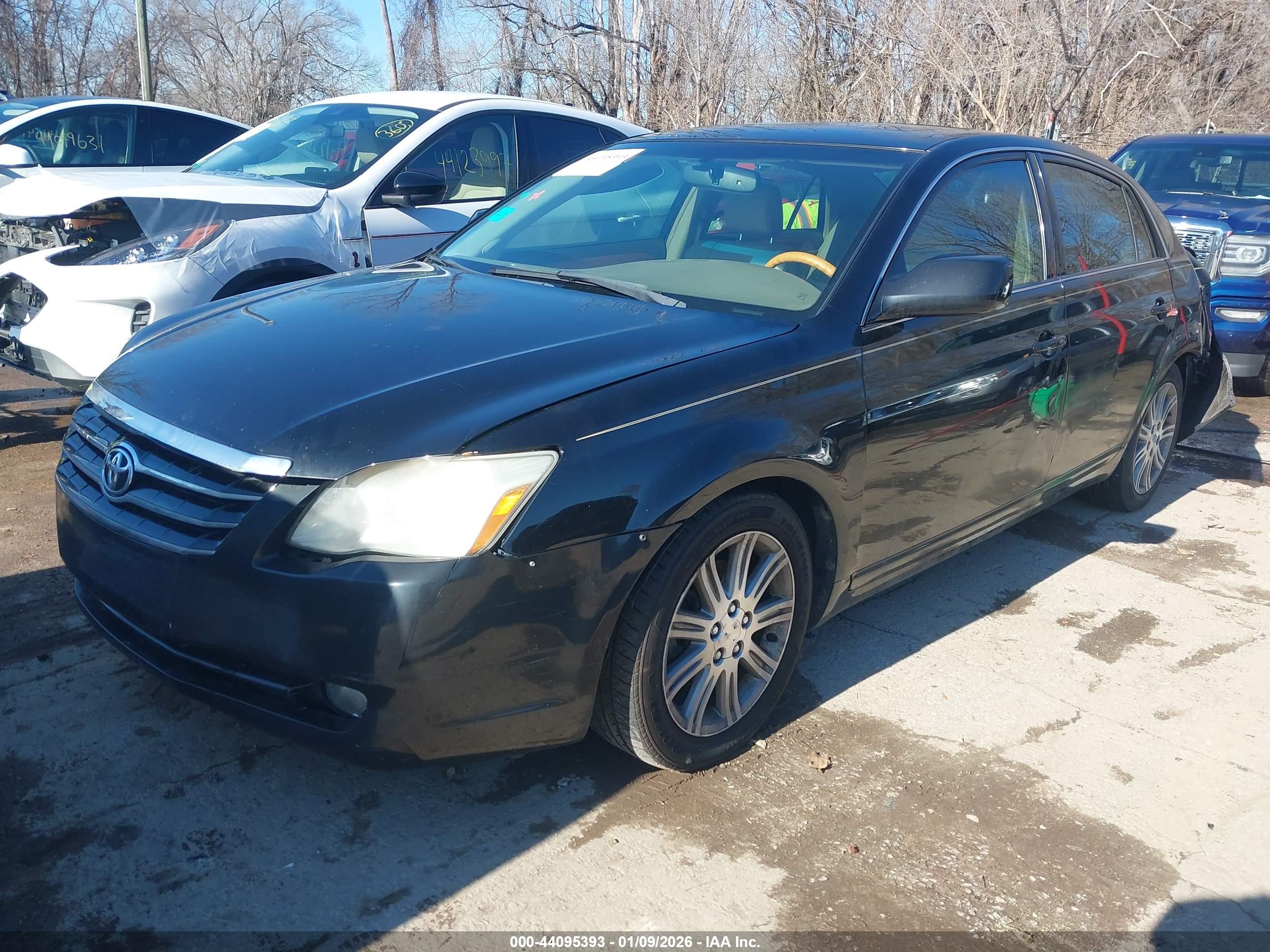TOYOTA AVALON image 2