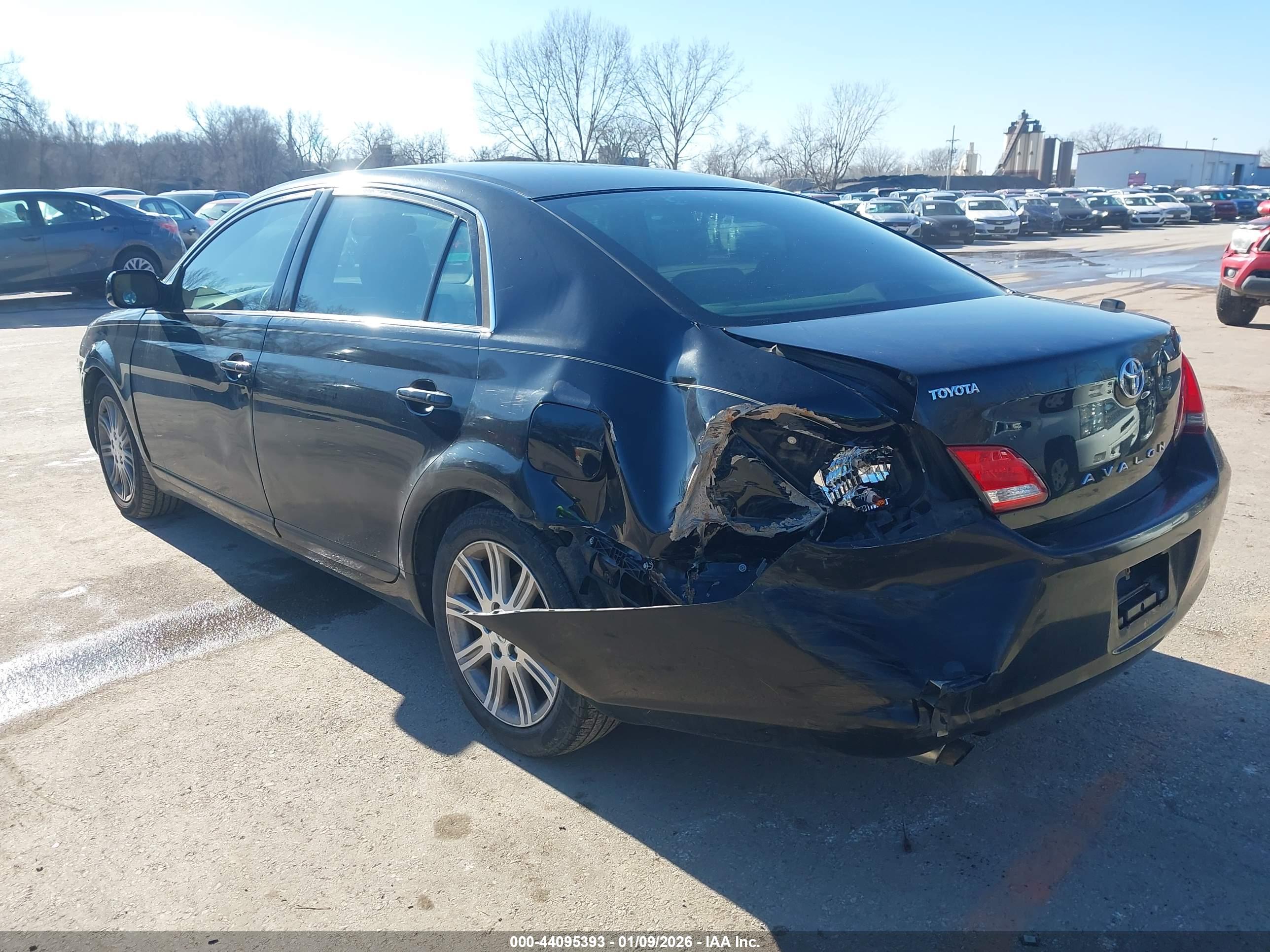 TOYOTA AVALON image 3