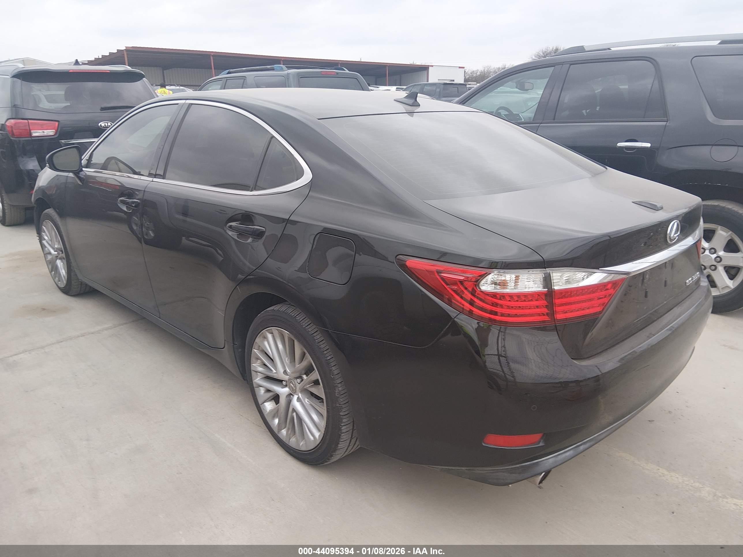 LEXUS ES image 3
