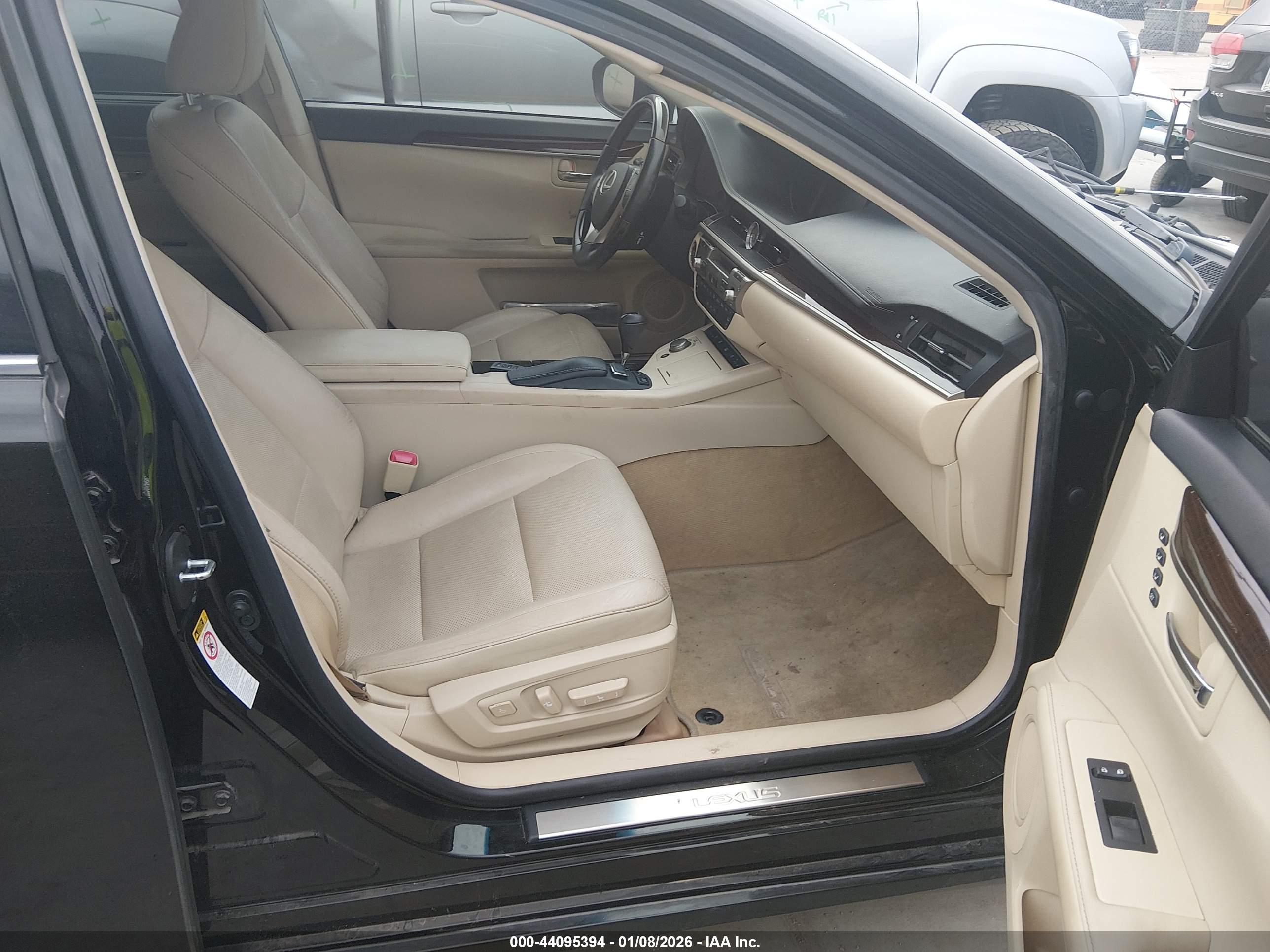 LEXUS ES image 5