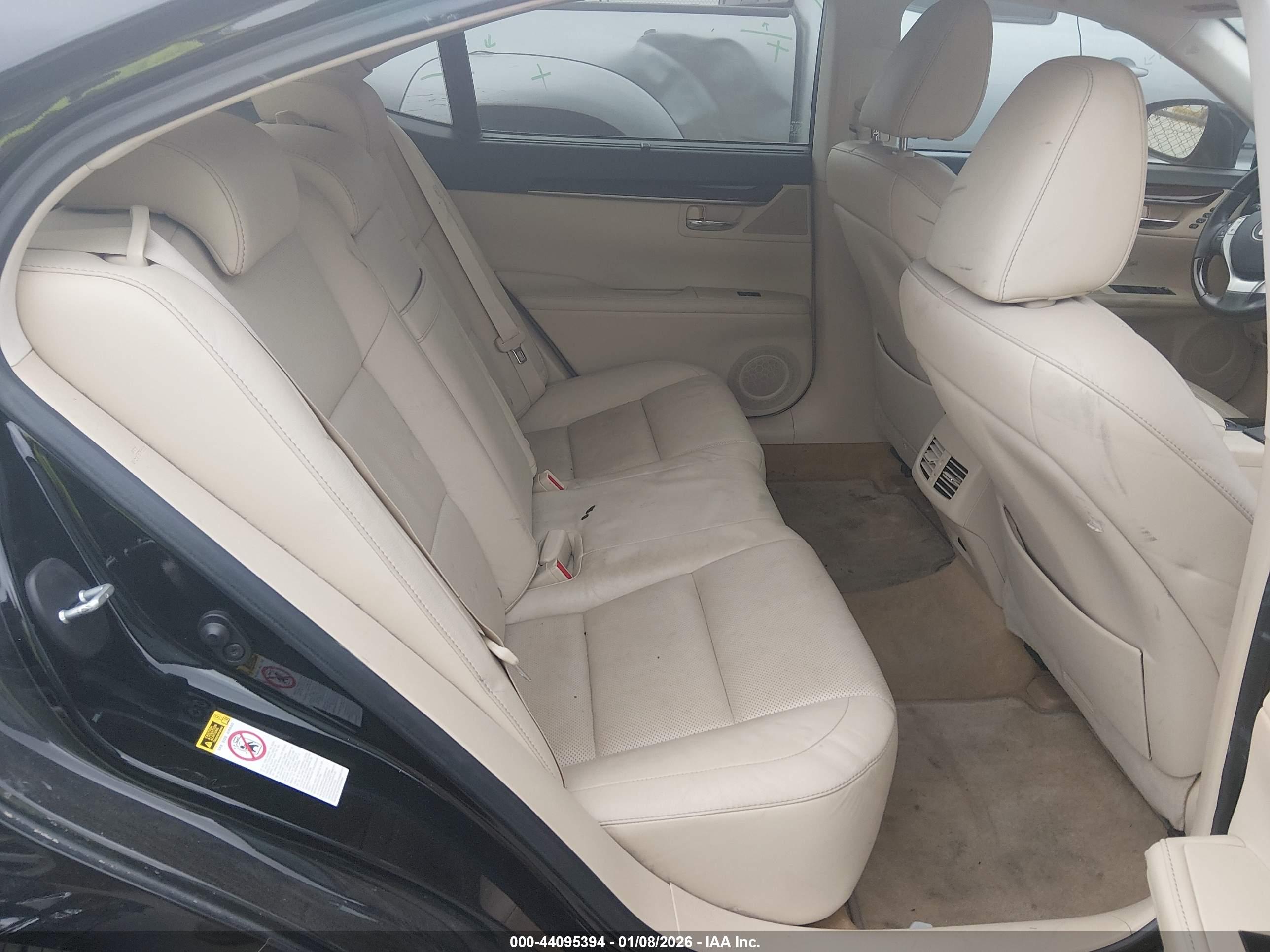 LEXUS ES image 8