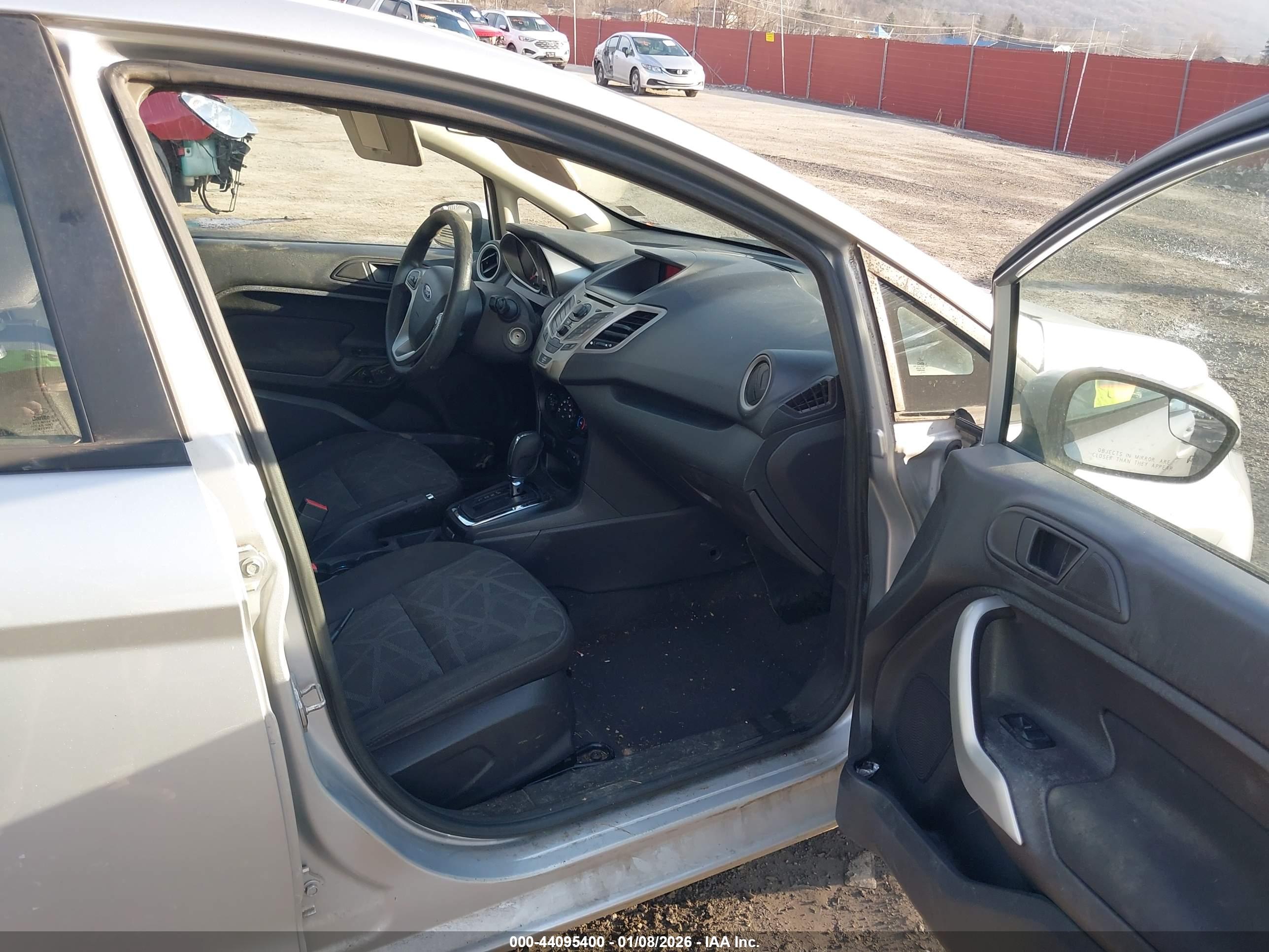 FORD FIESTA image 5