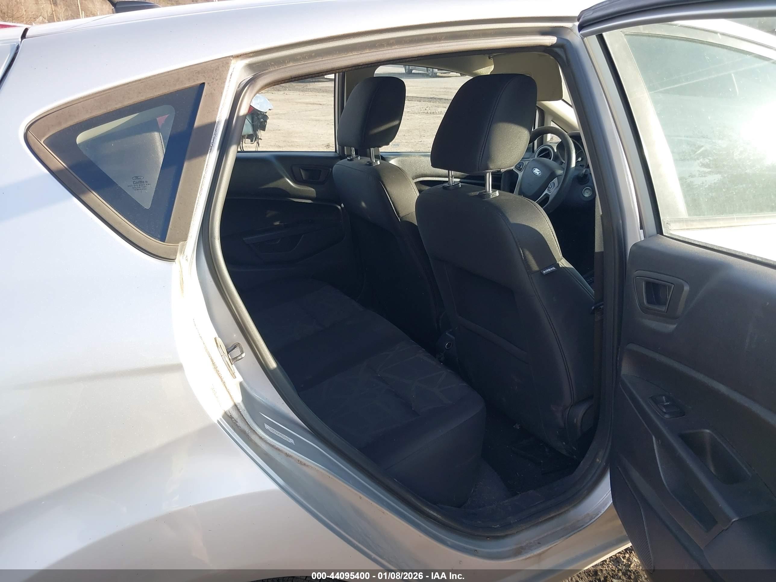 FORD FIESTA image 8