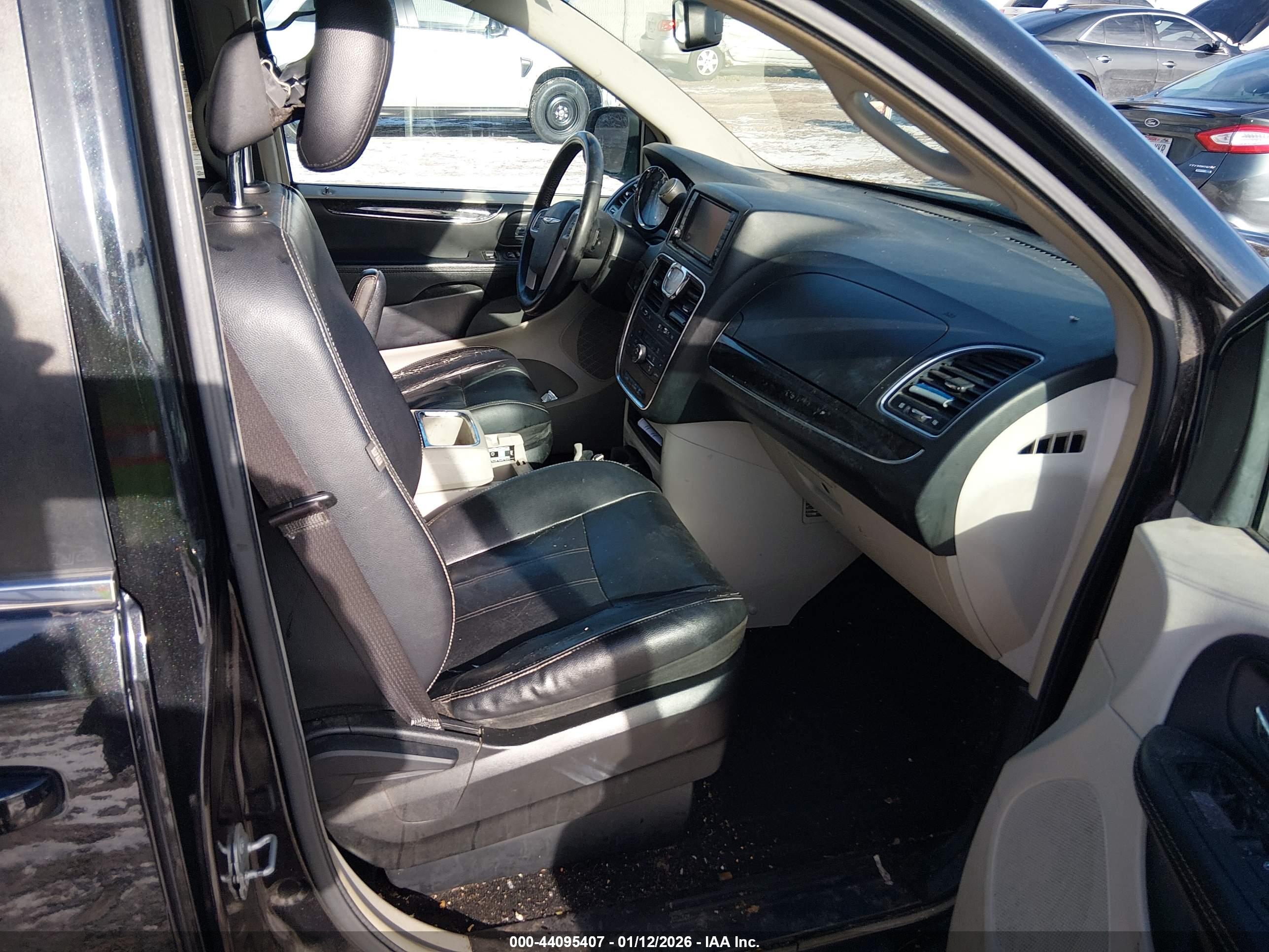 CHRYSLER TOWN image 5