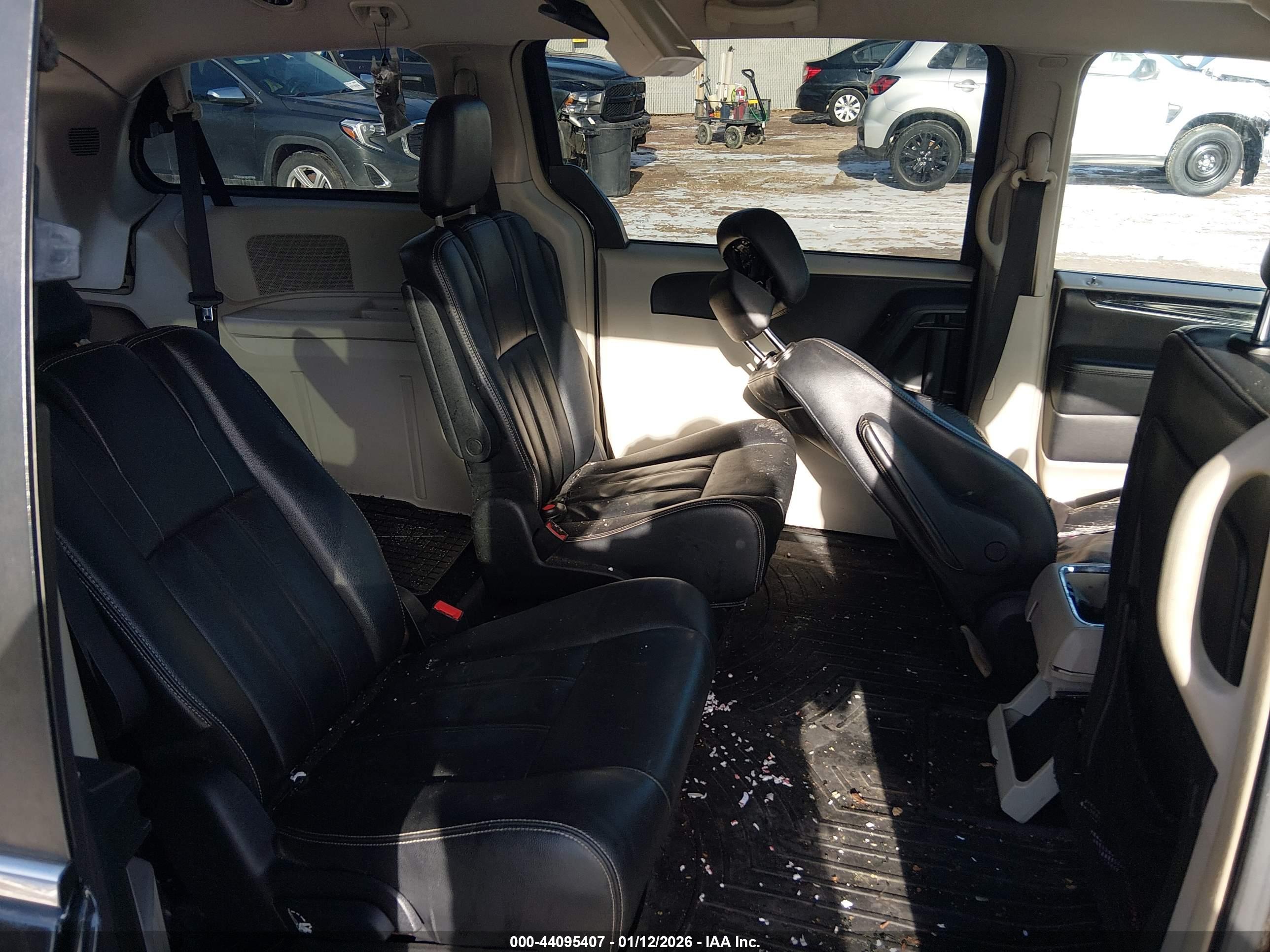 CHRYSLER TOWN image 8