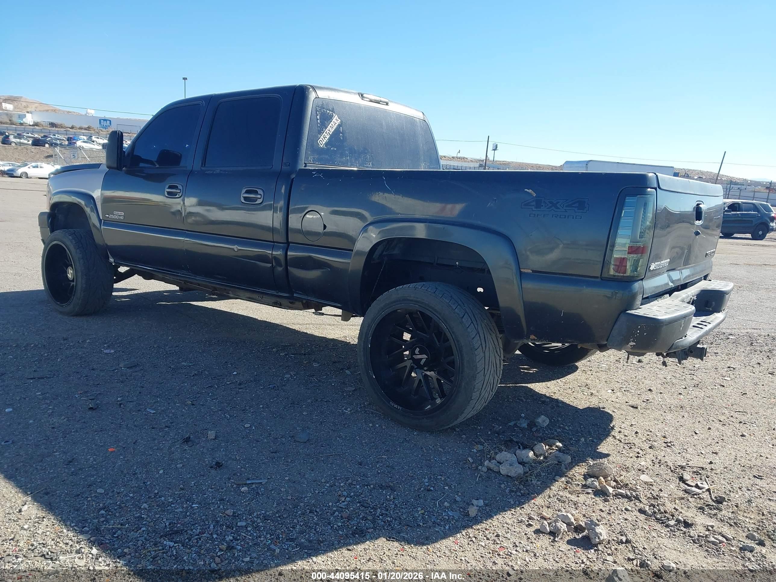 CHEVROLET SILVERADO image 3