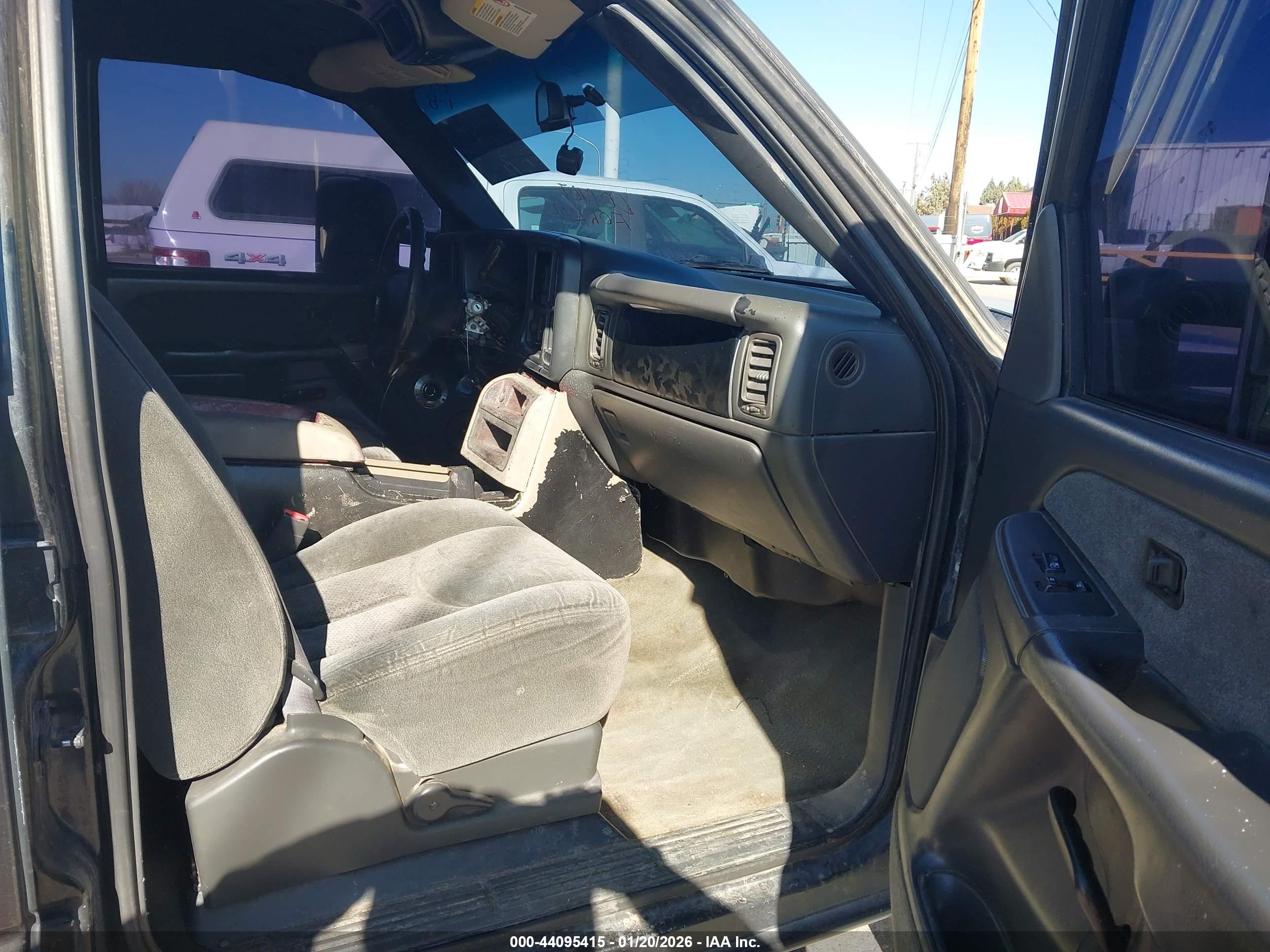 CHEVROLET SILVERADO image 5