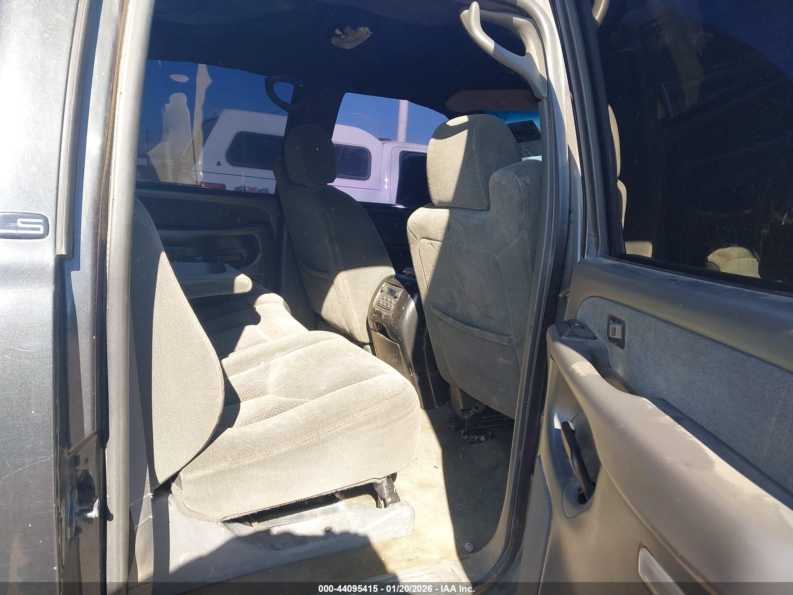 CHEVROLET SILVERADO image 8