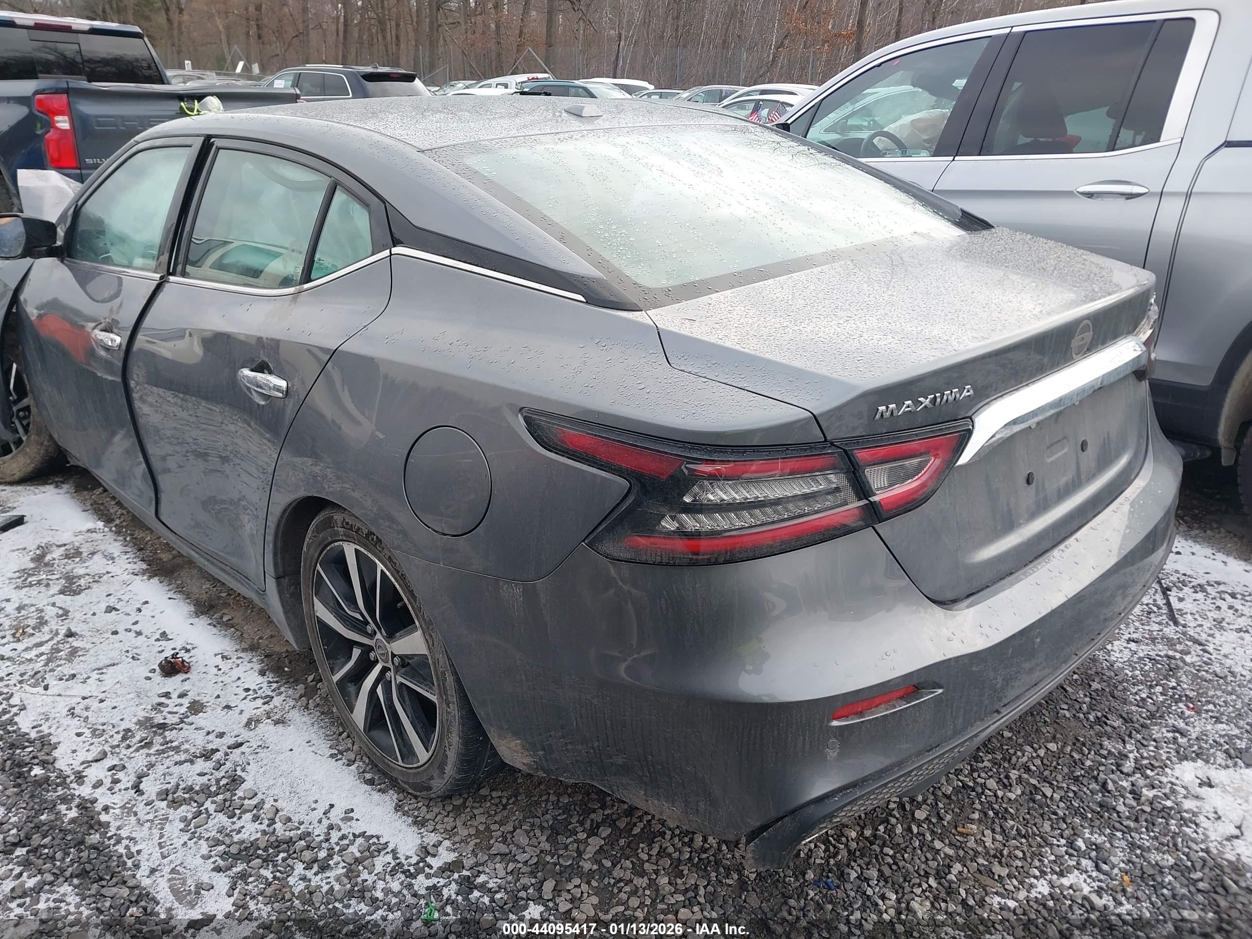 NISSAN MAXIMA image 3