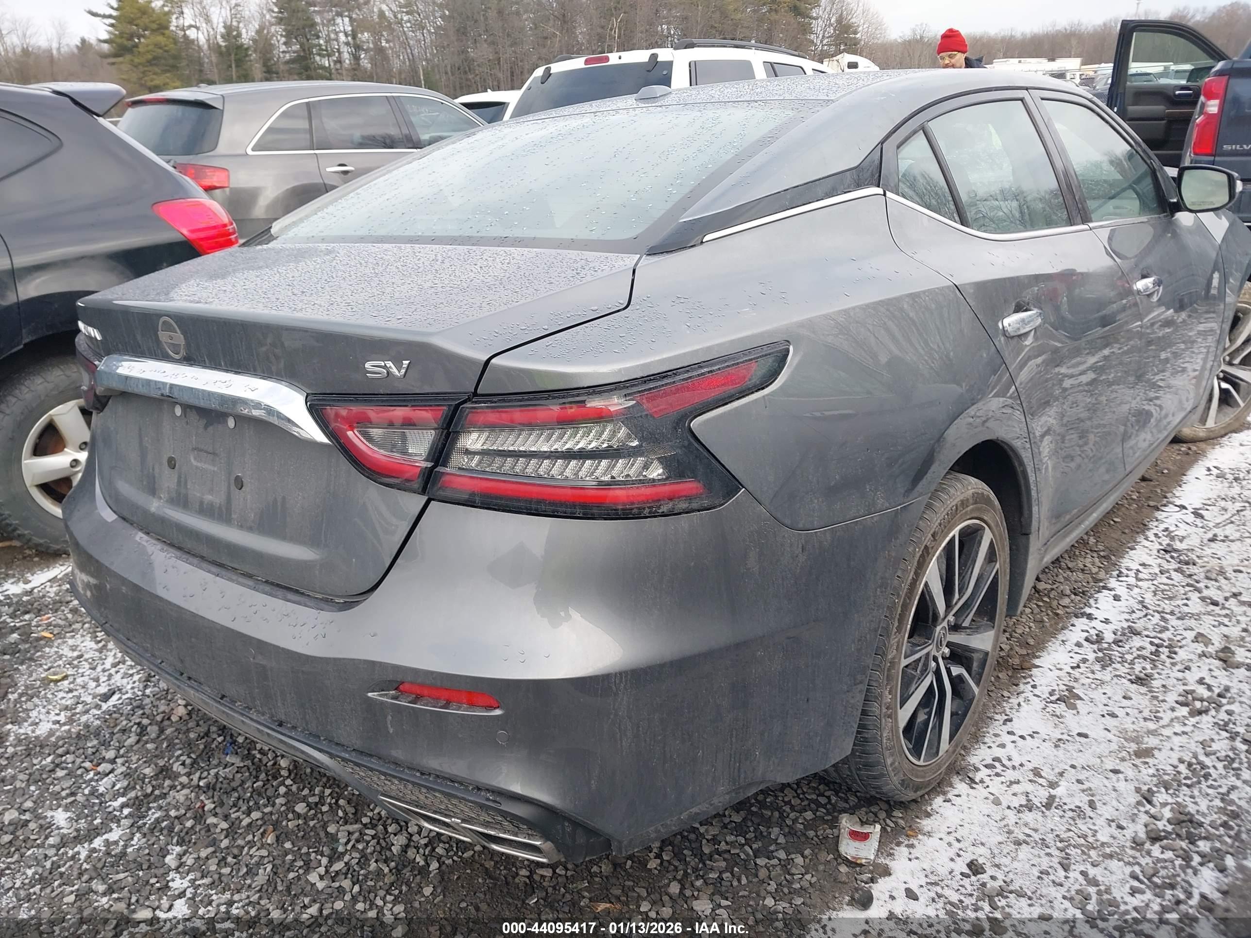 NISSAN MAXIMA image 4