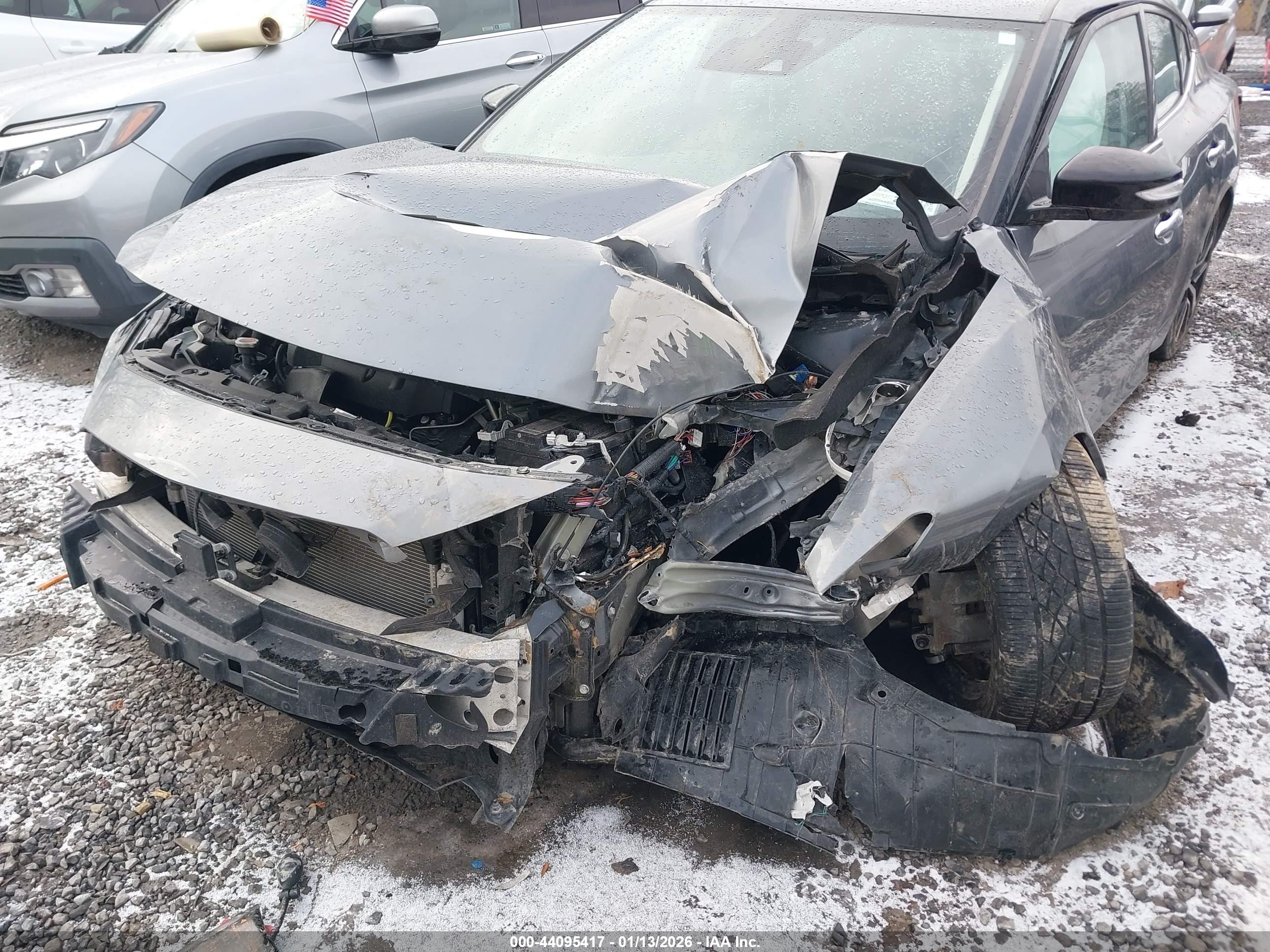 NISSAN MAXIMA image 6