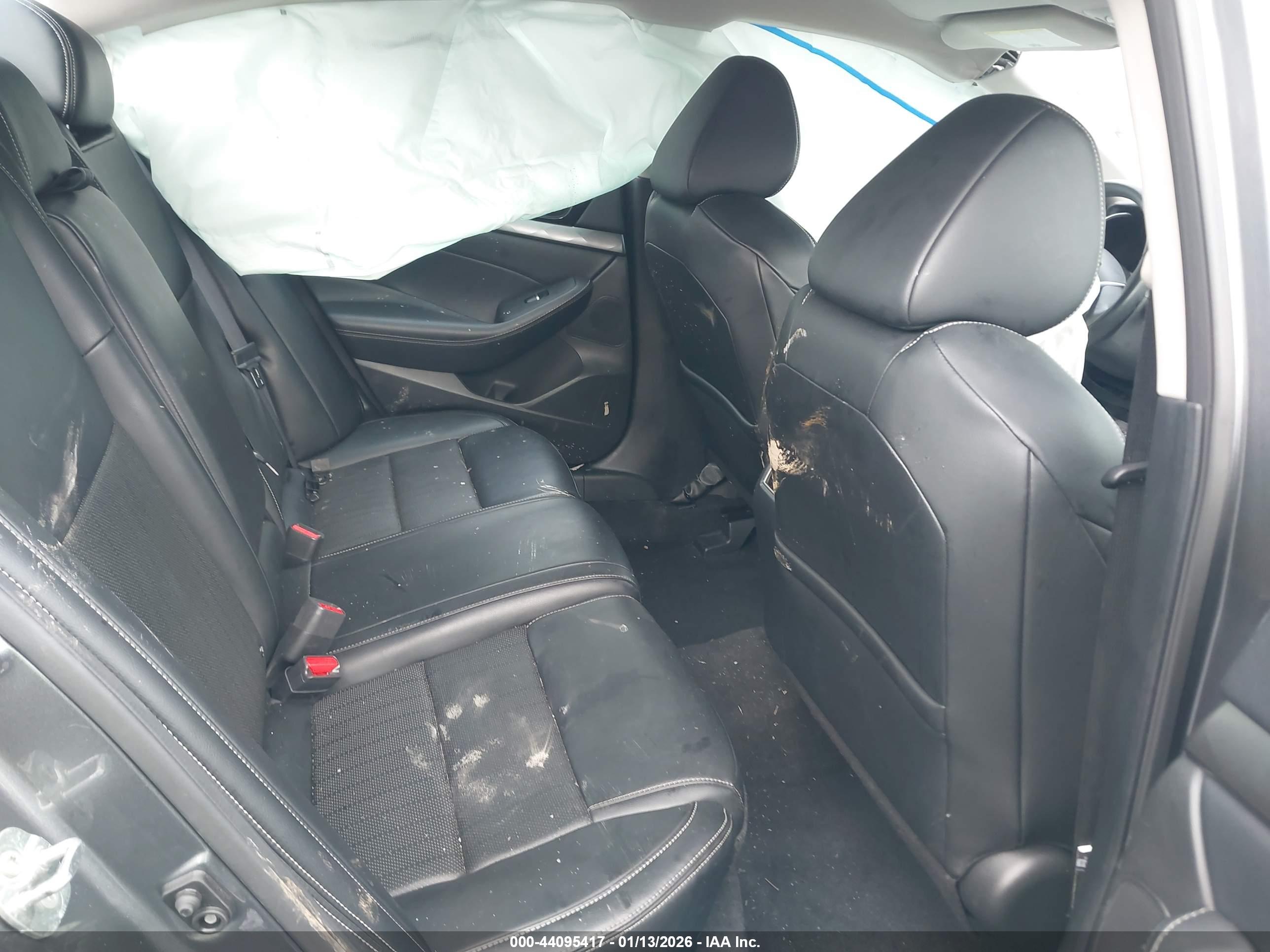 NISSAN MAXIMA image 8