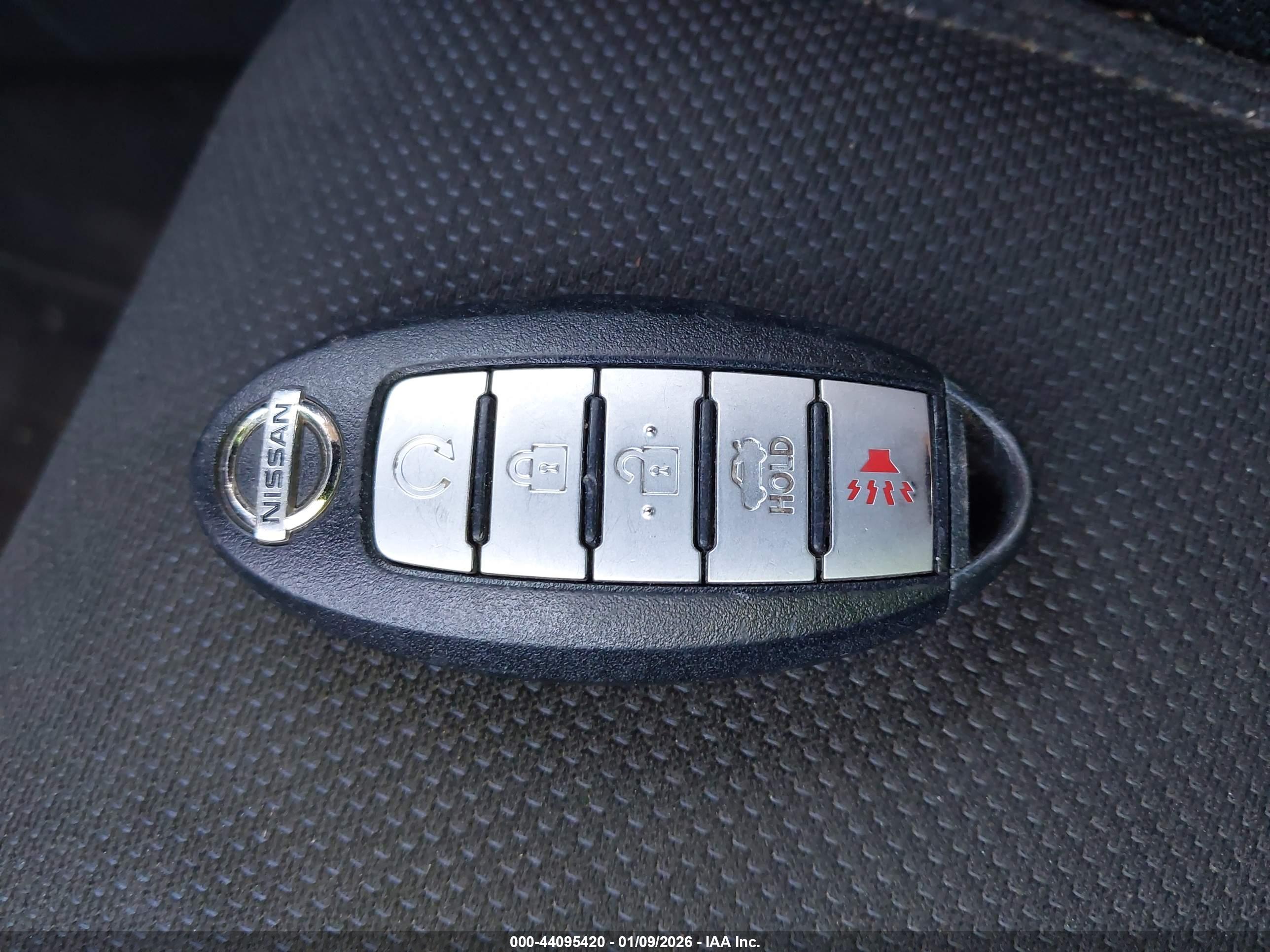 NISSAN MAXIMA image 11
