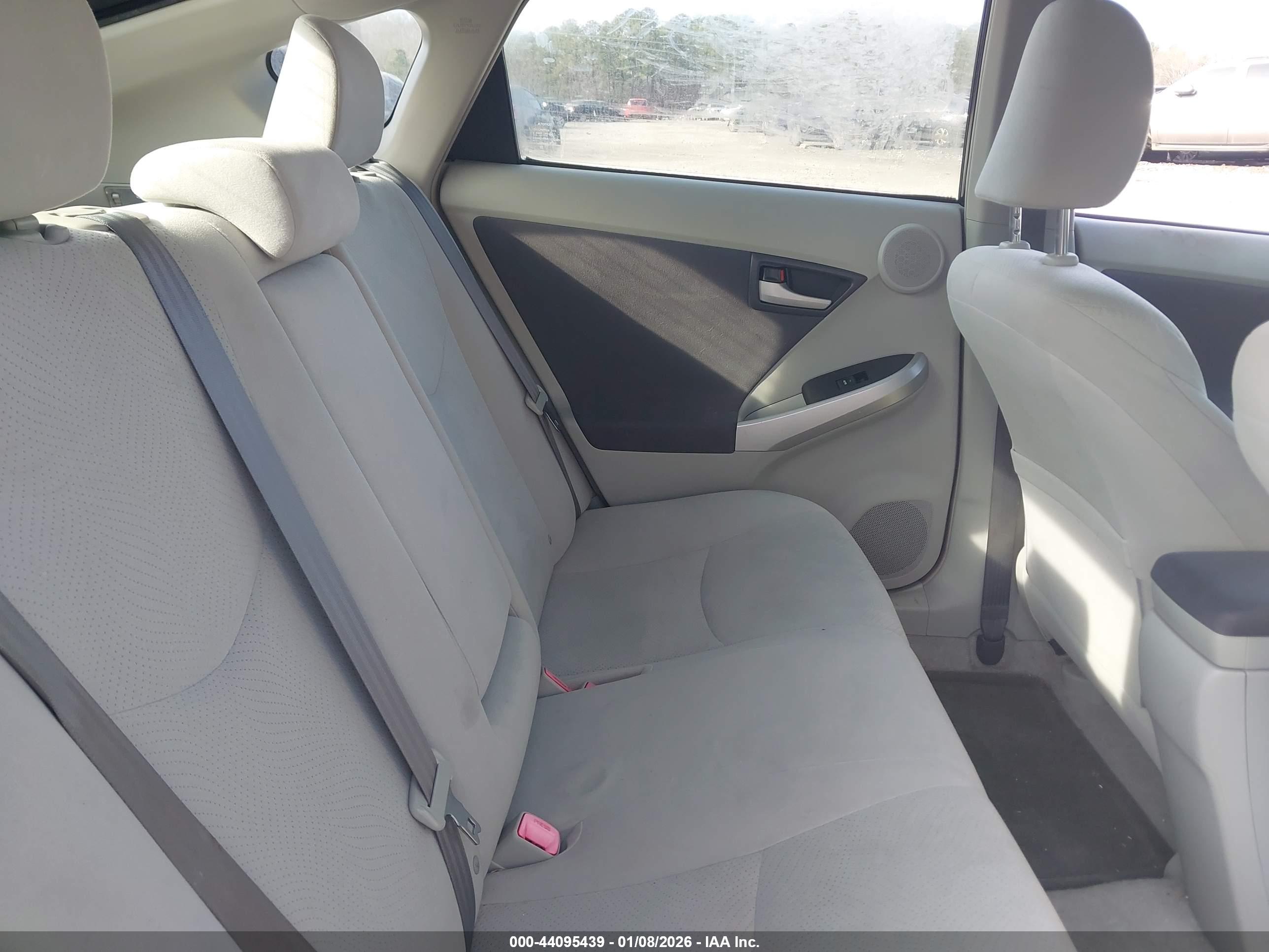 TOYOTA PRIUS image 8