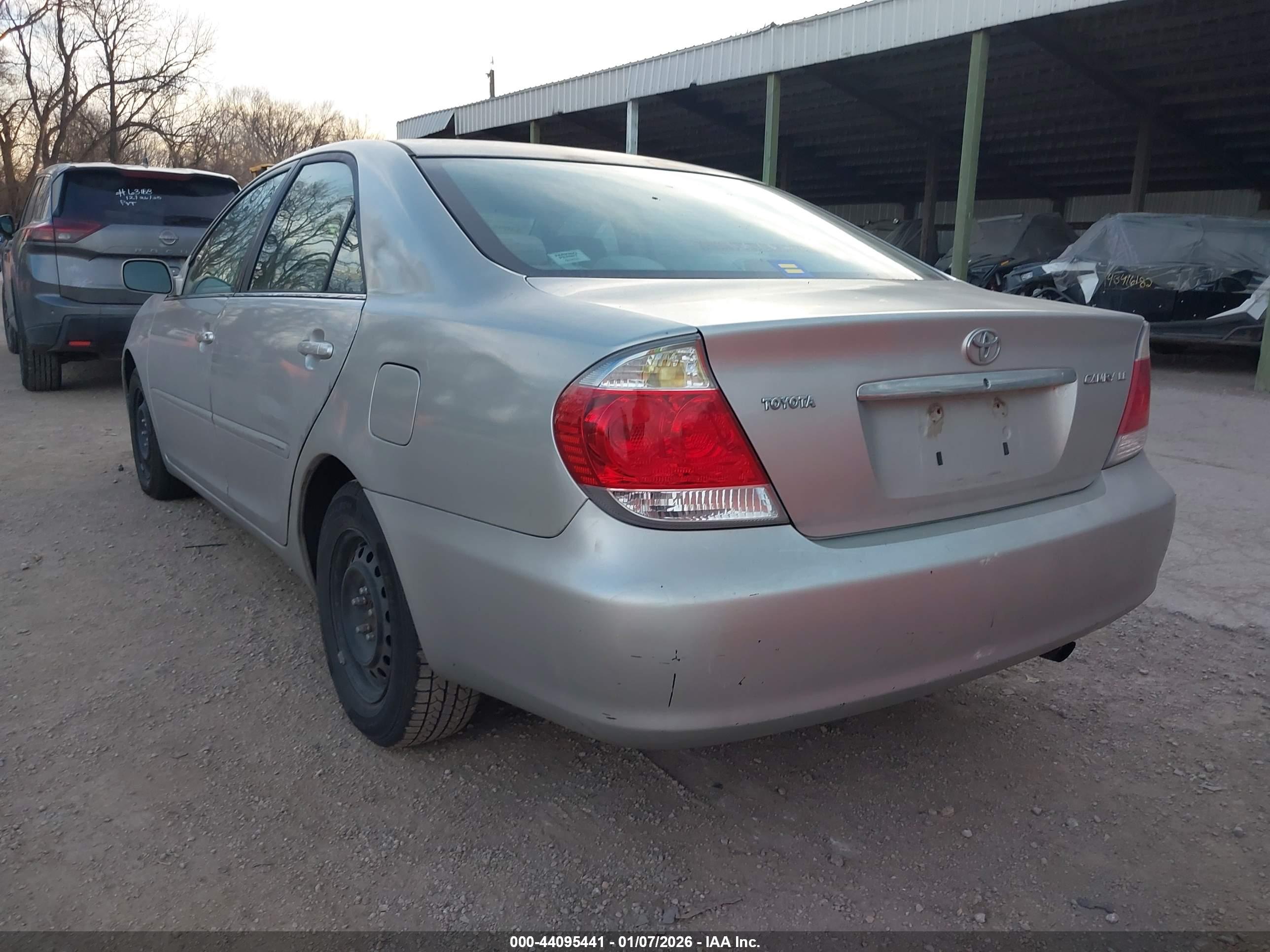 TOYOTA CAMRY image 3