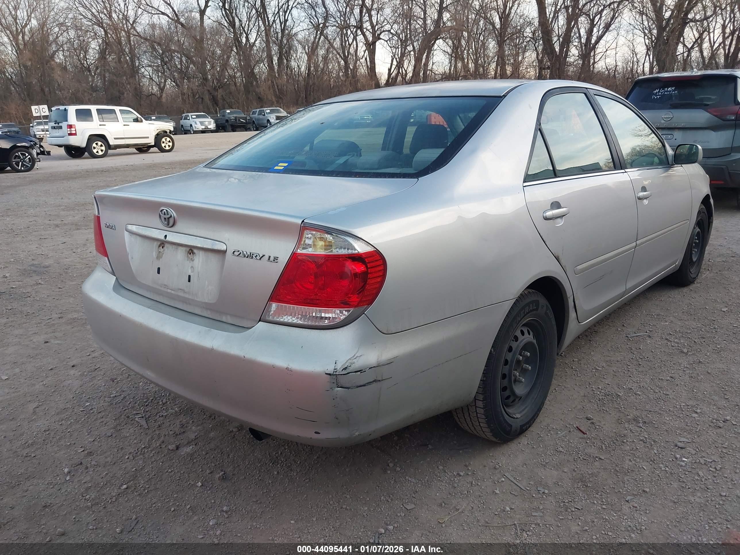 TOYOTA CAMRY image 4