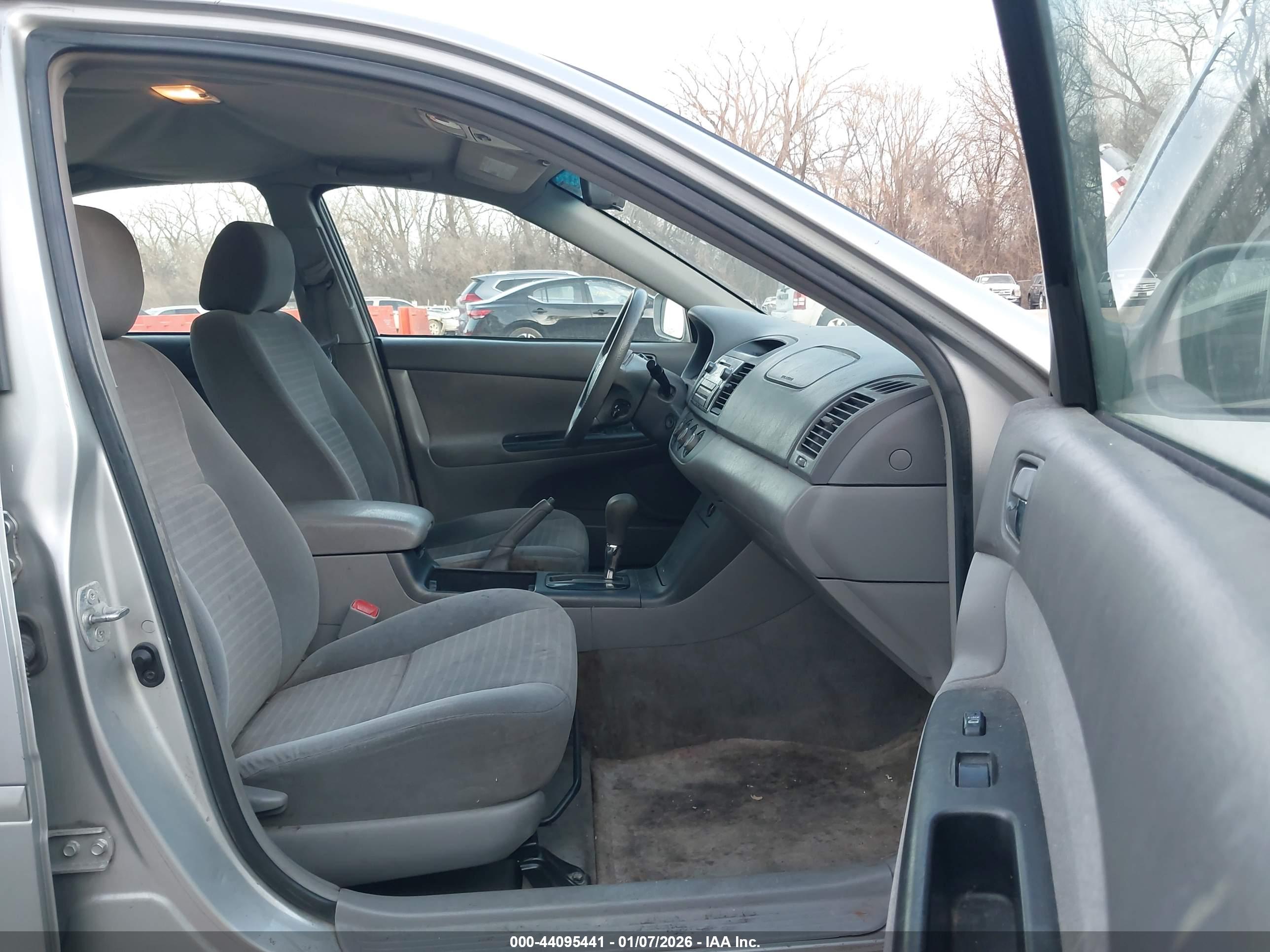 TOYOTA CAMRY image 5