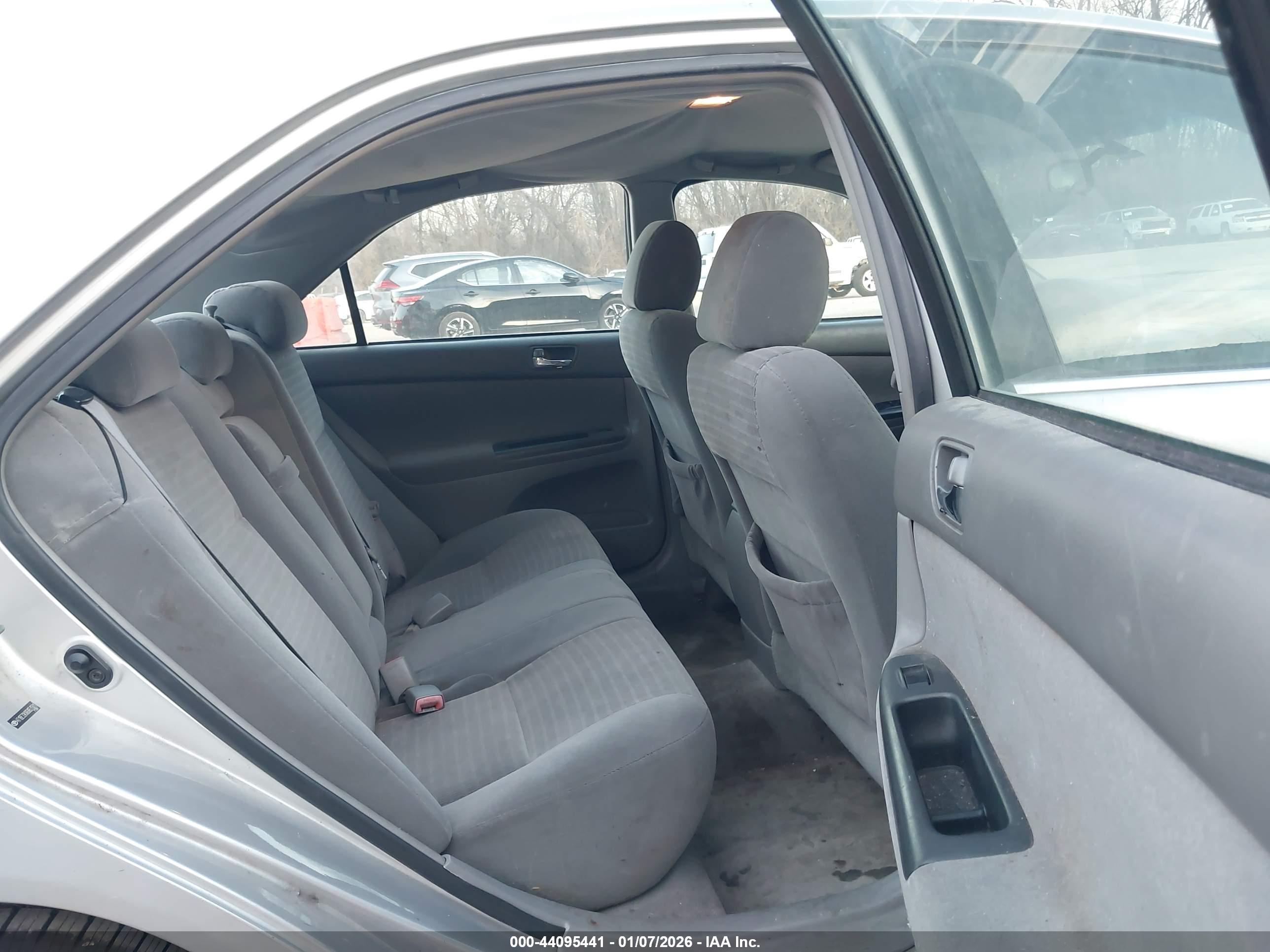 TOYOTA CAMRY image 8