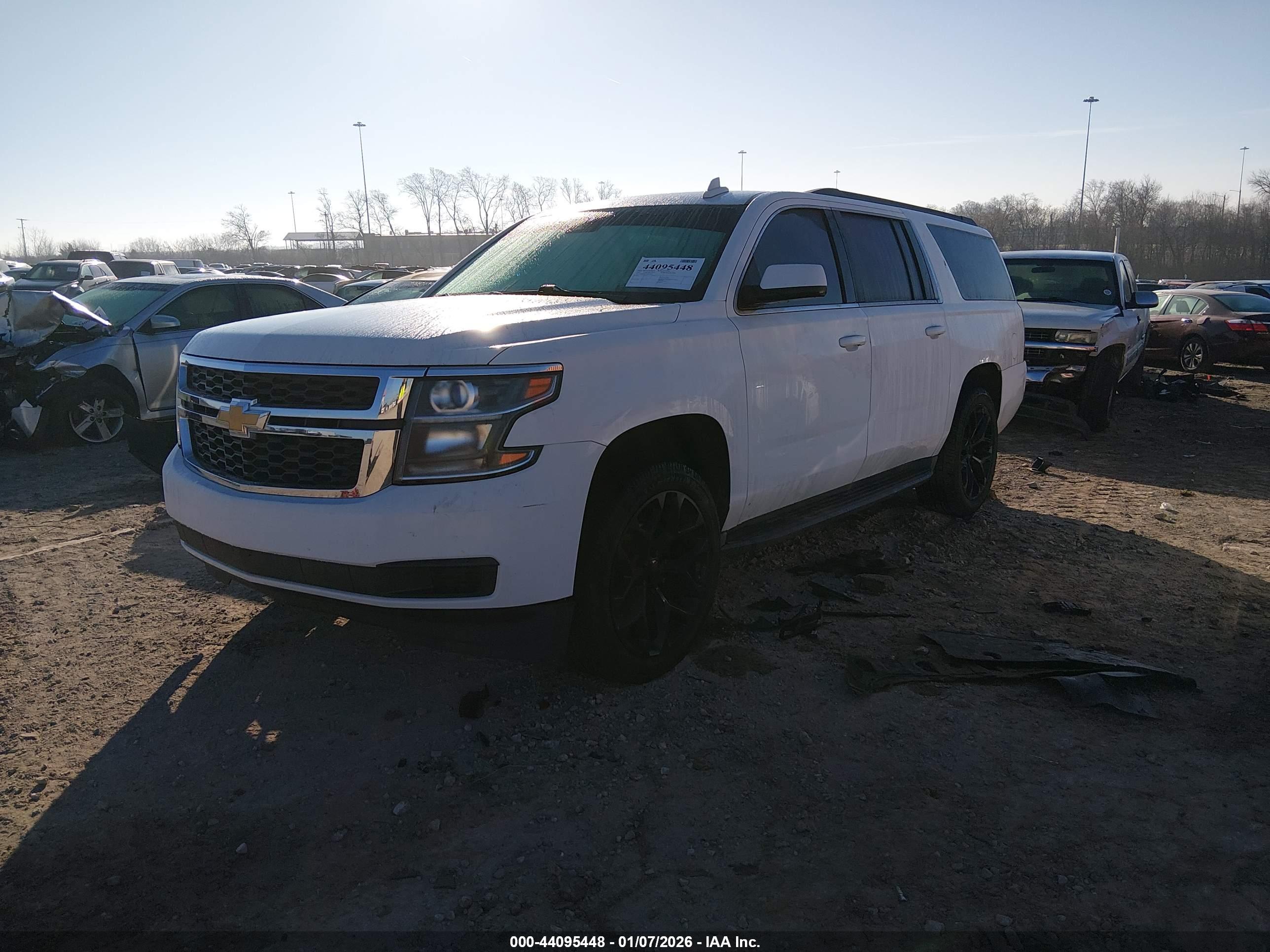 CHEVROLET SUBURBAN image 2