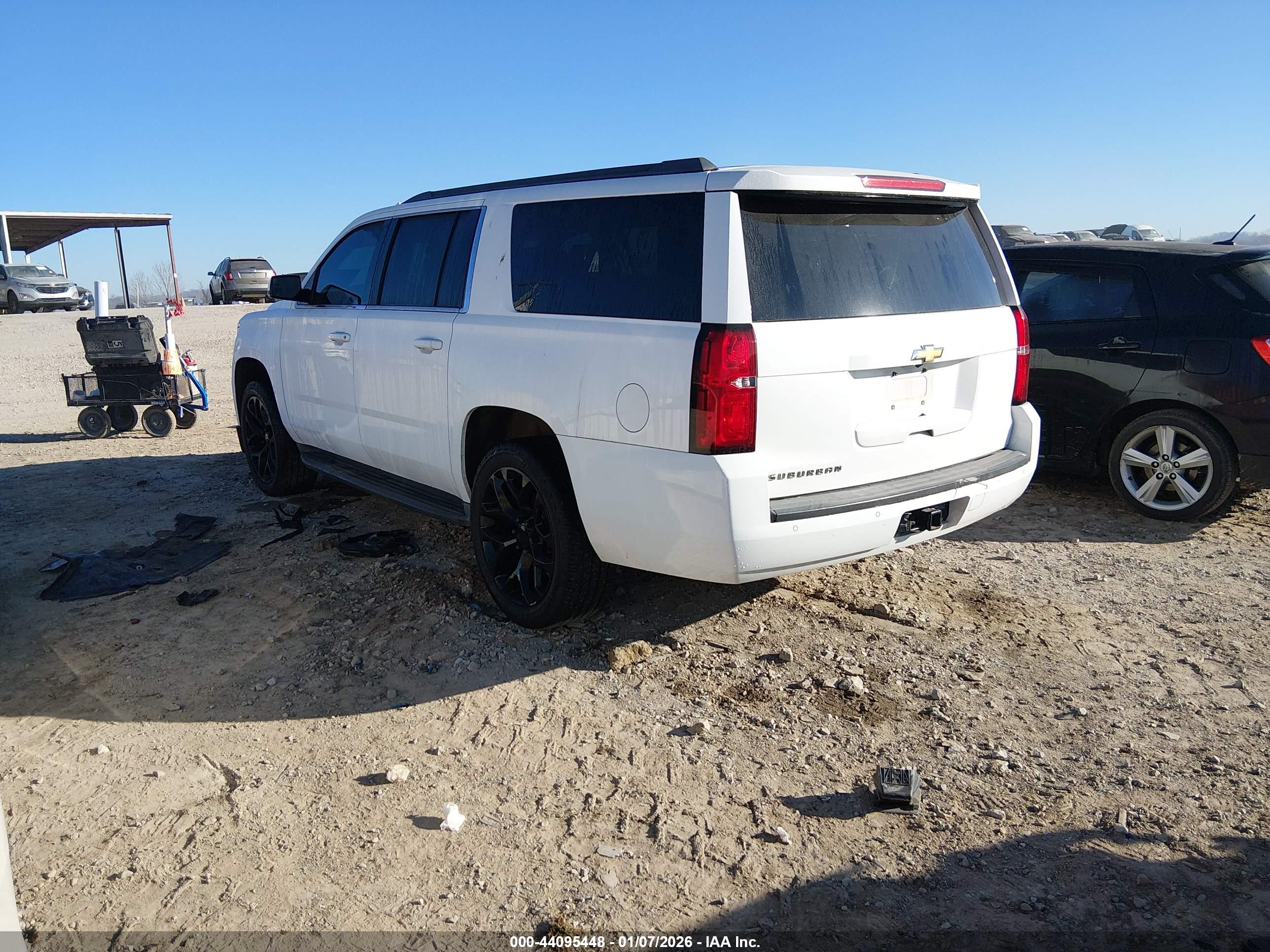 CHEVROLET SUBURBAN image 3