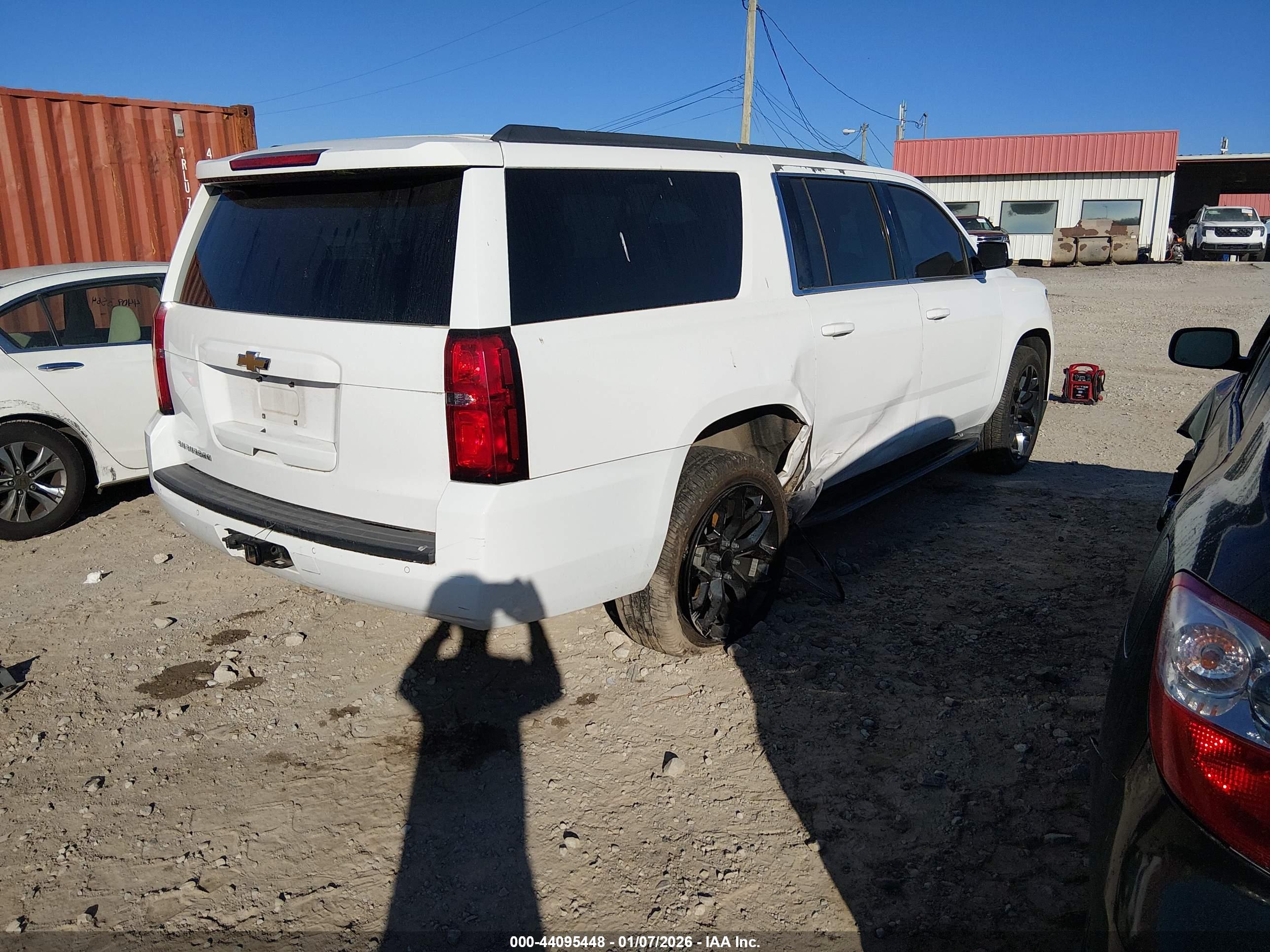 CHEVROLET SUBURBAN image 4