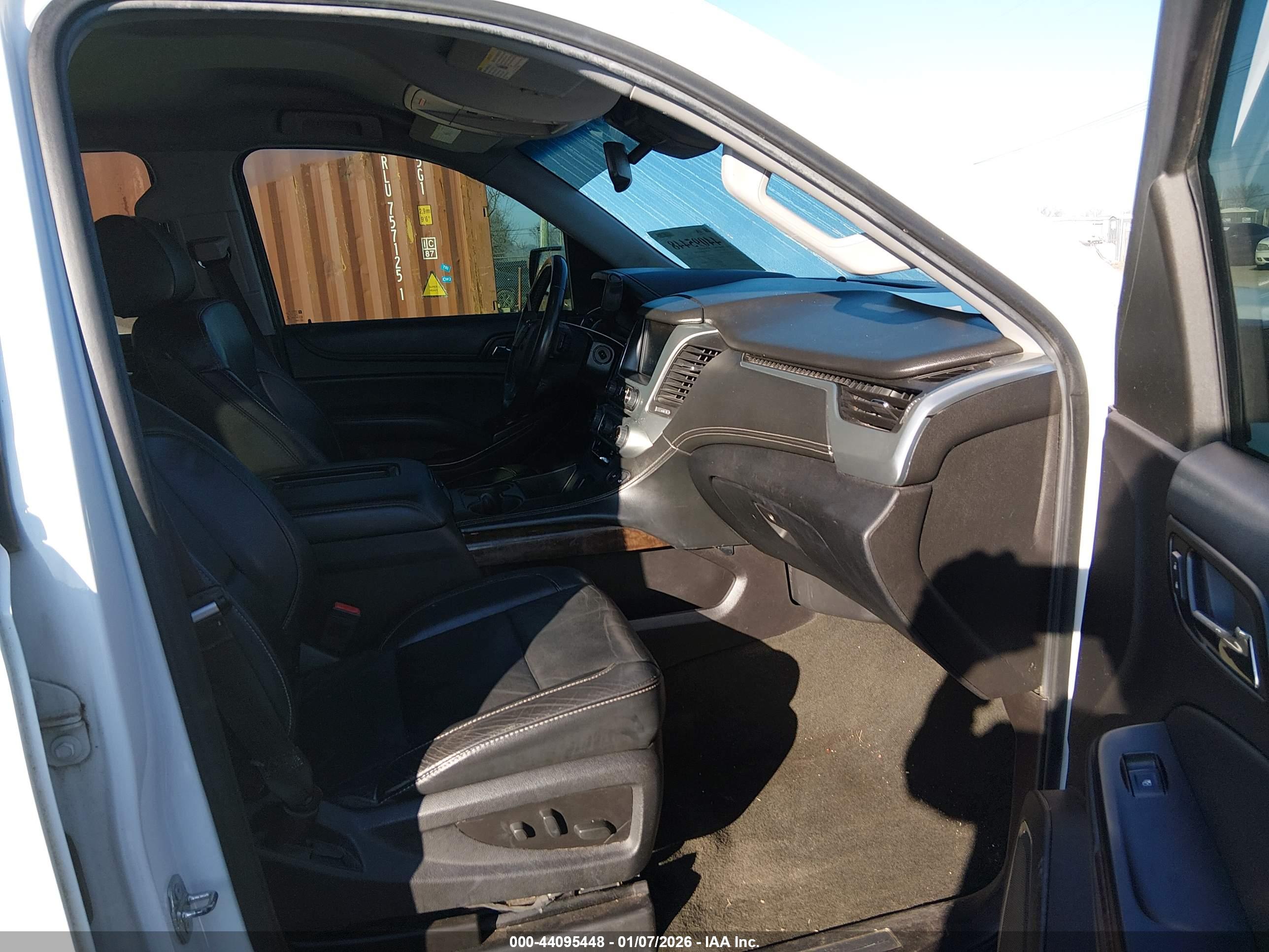 CHEVROLET SUBURBAN image 5