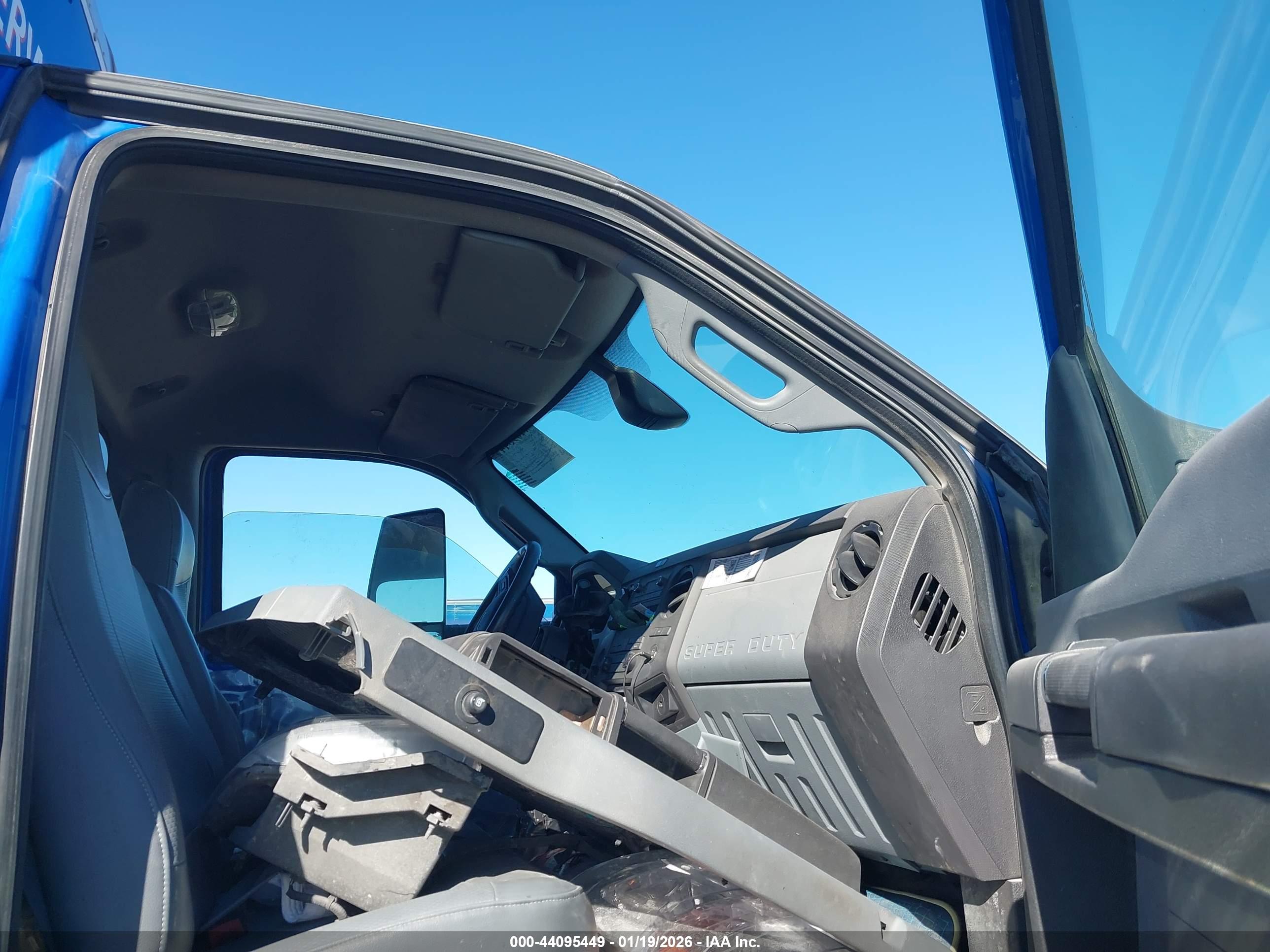 FORD F-650 image 8