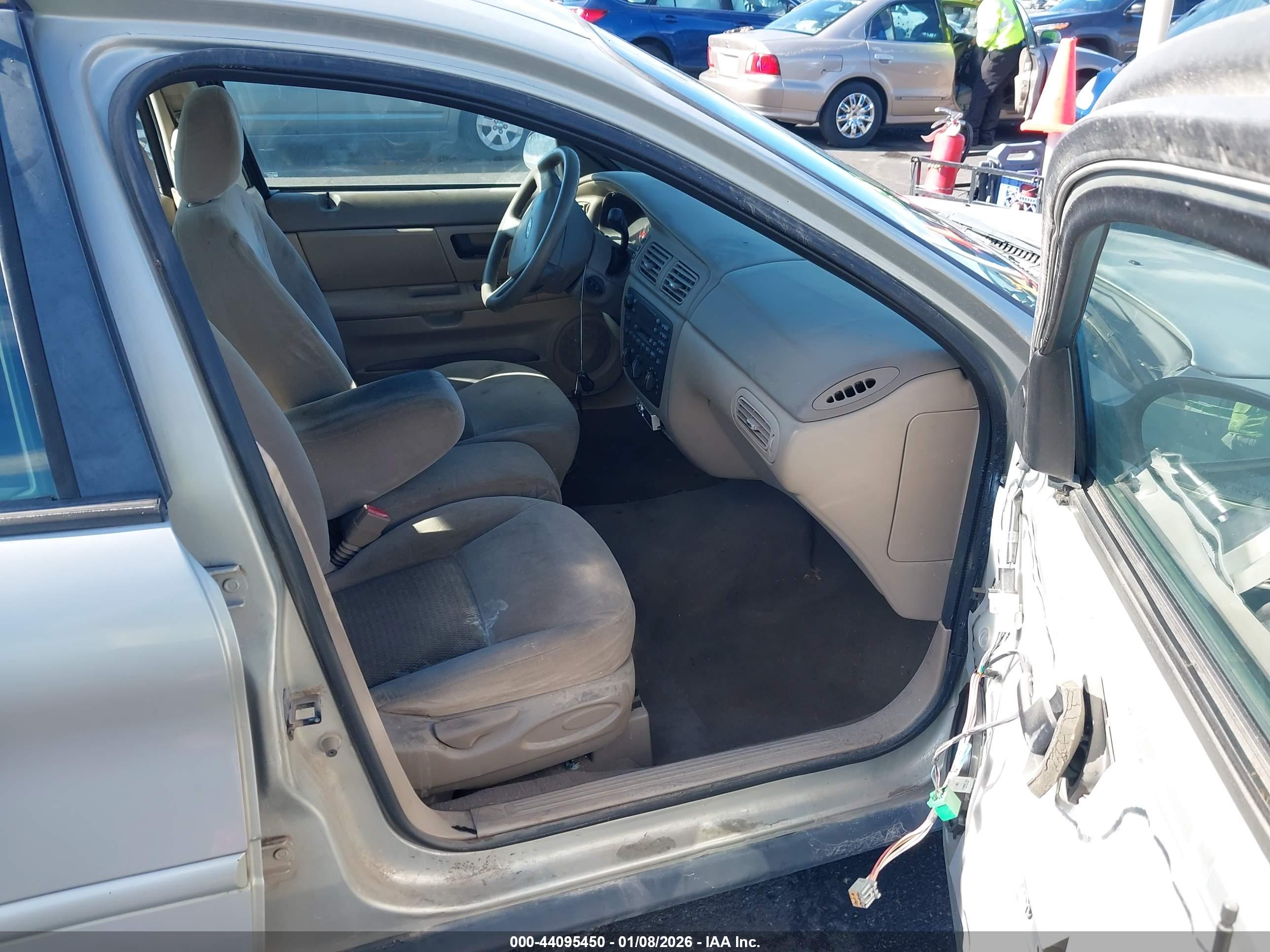 FORD TAURUS image 5