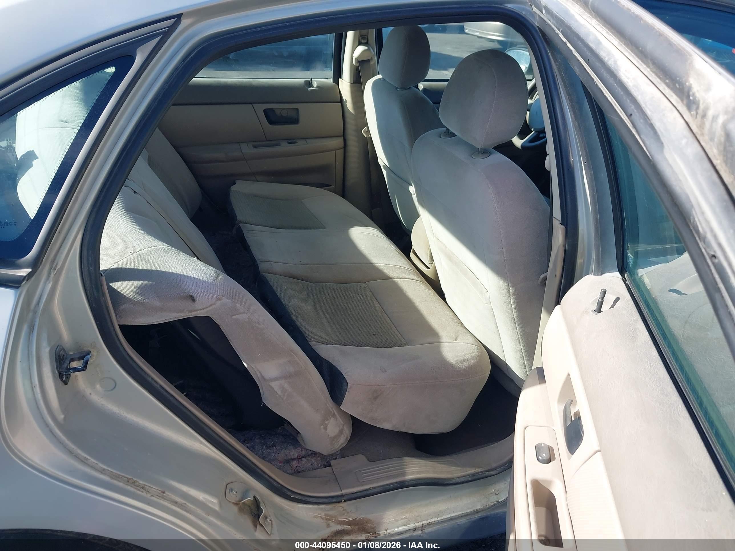 FORD TAURUS image 8