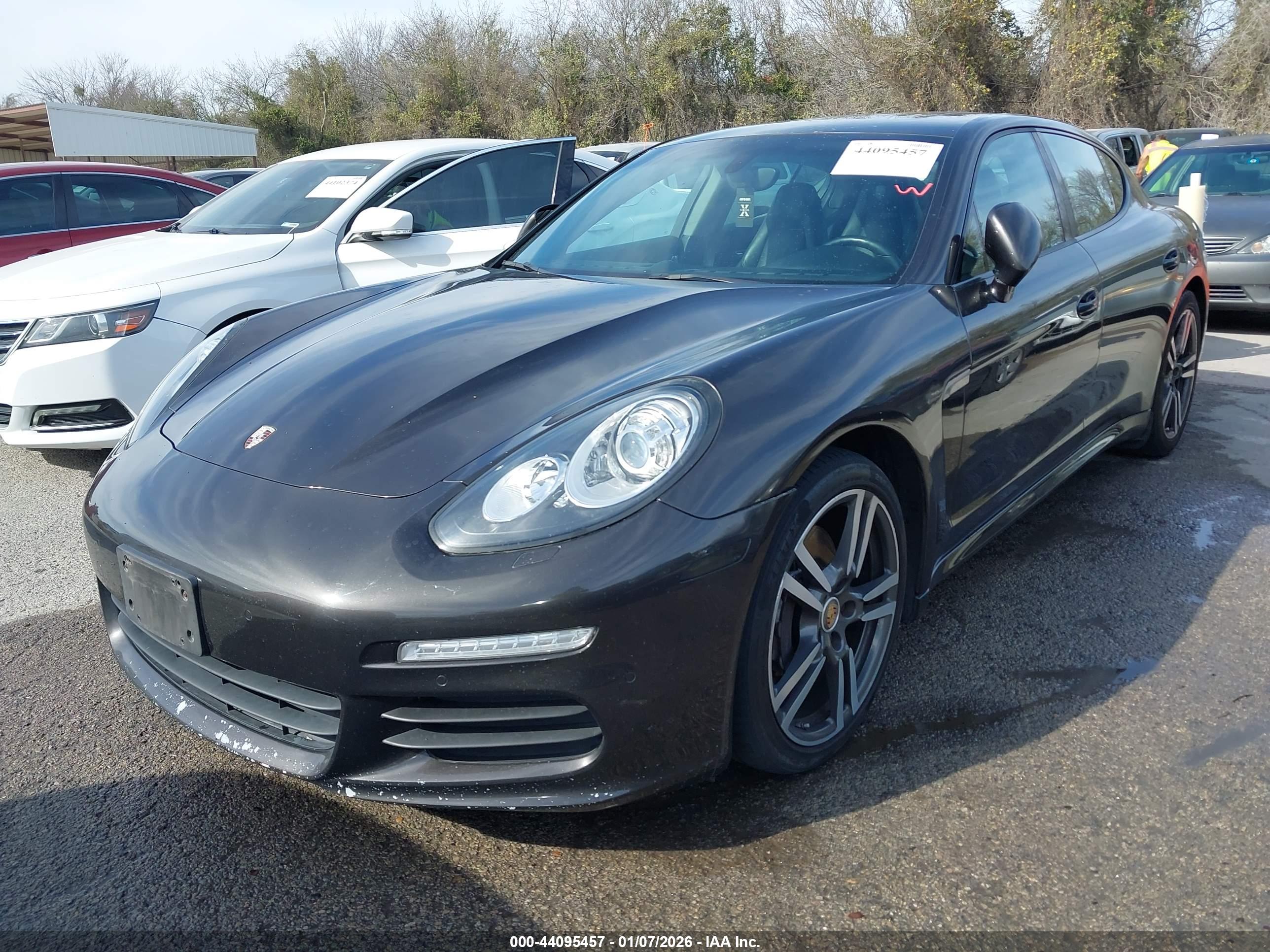 PORSCHE PANAMERA image 2