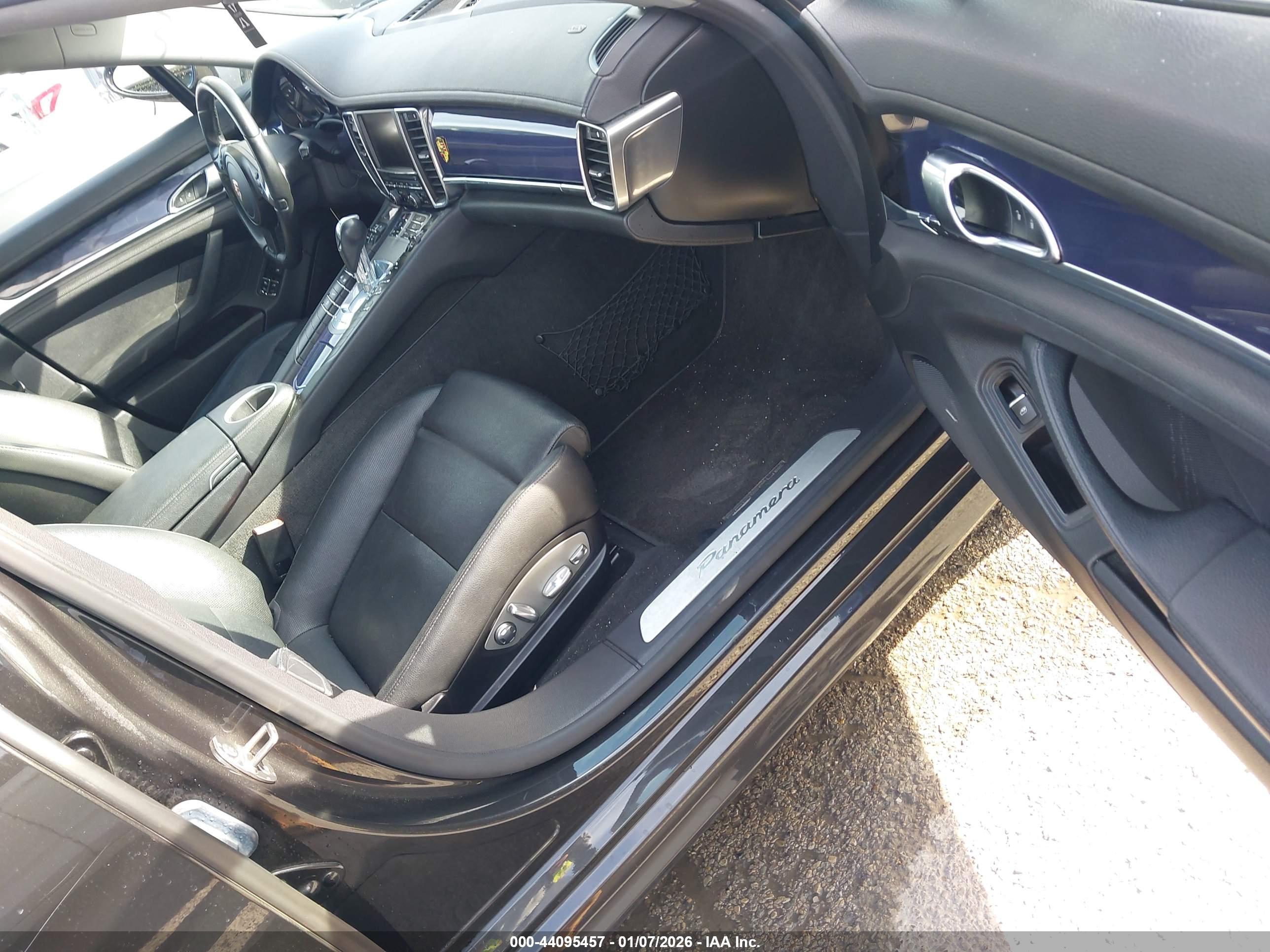 PORSCHE PANAMERA image 5