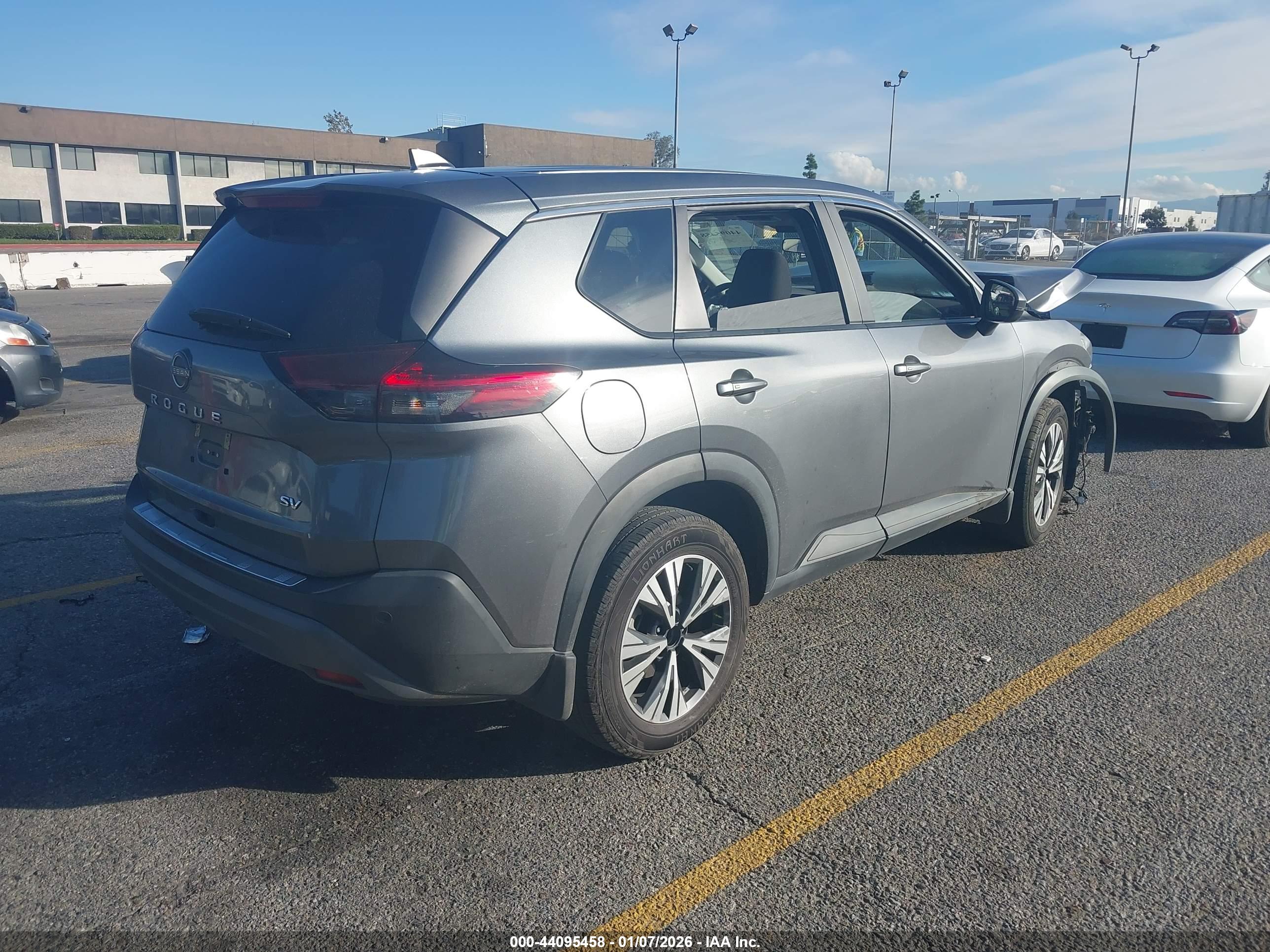 NISSAN ROGUE image 4