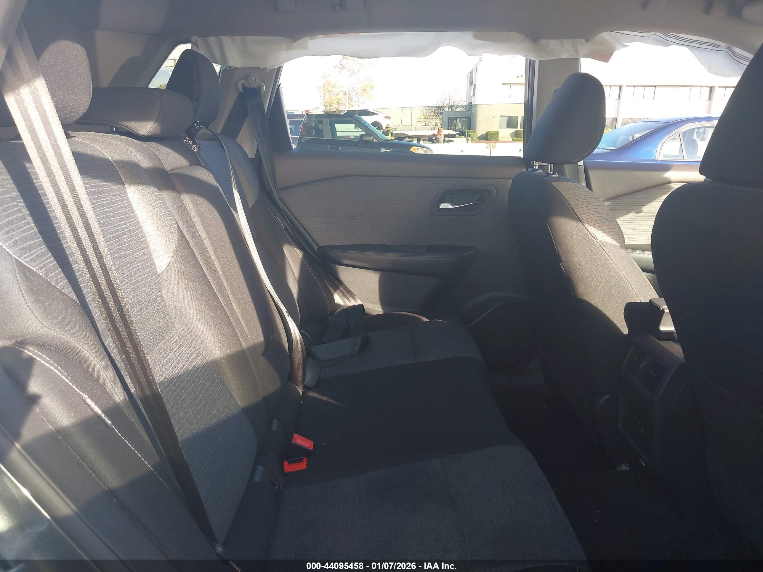NISSAN ROGUE image 8