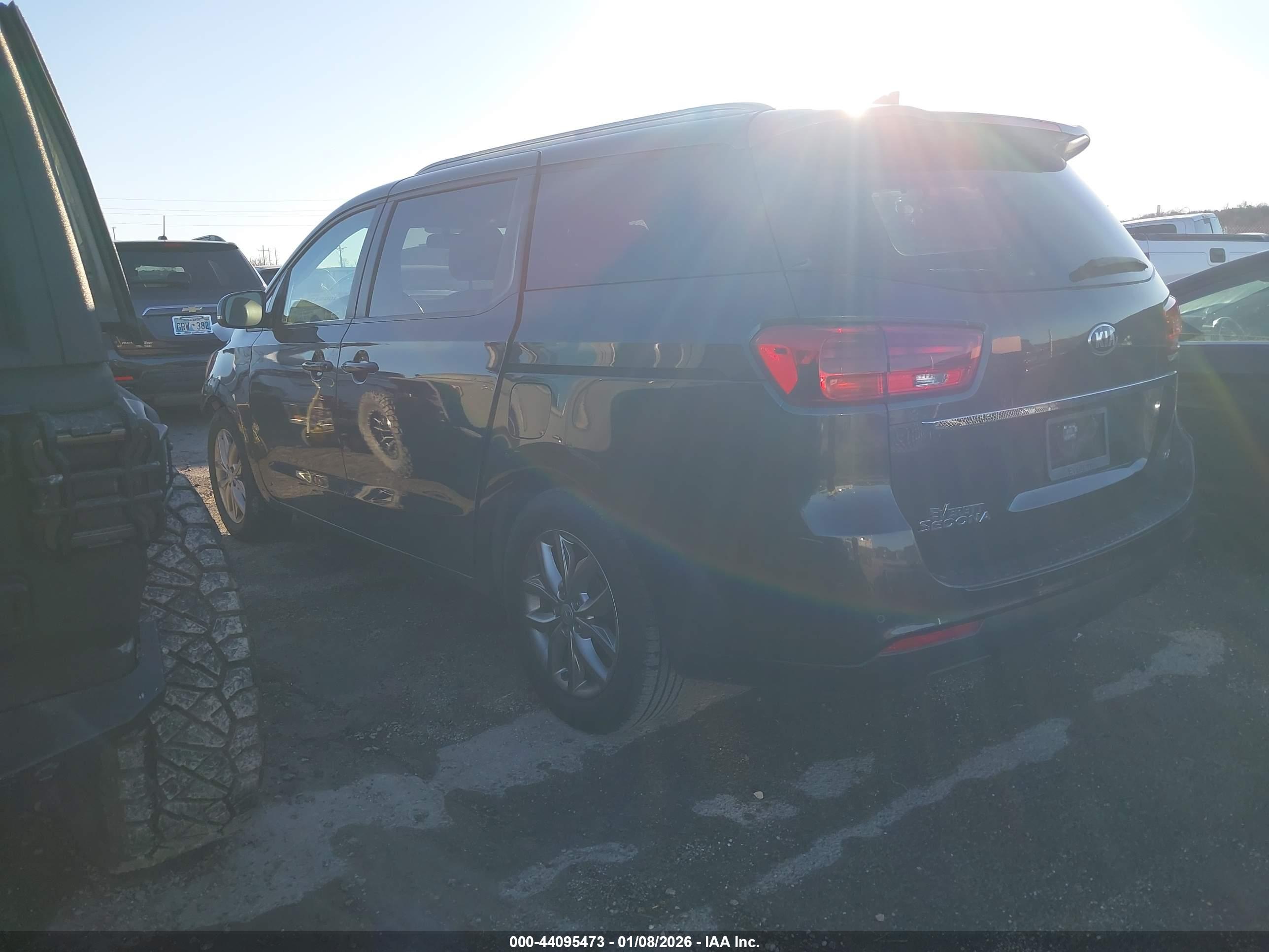 KIA SEDONA image 3
