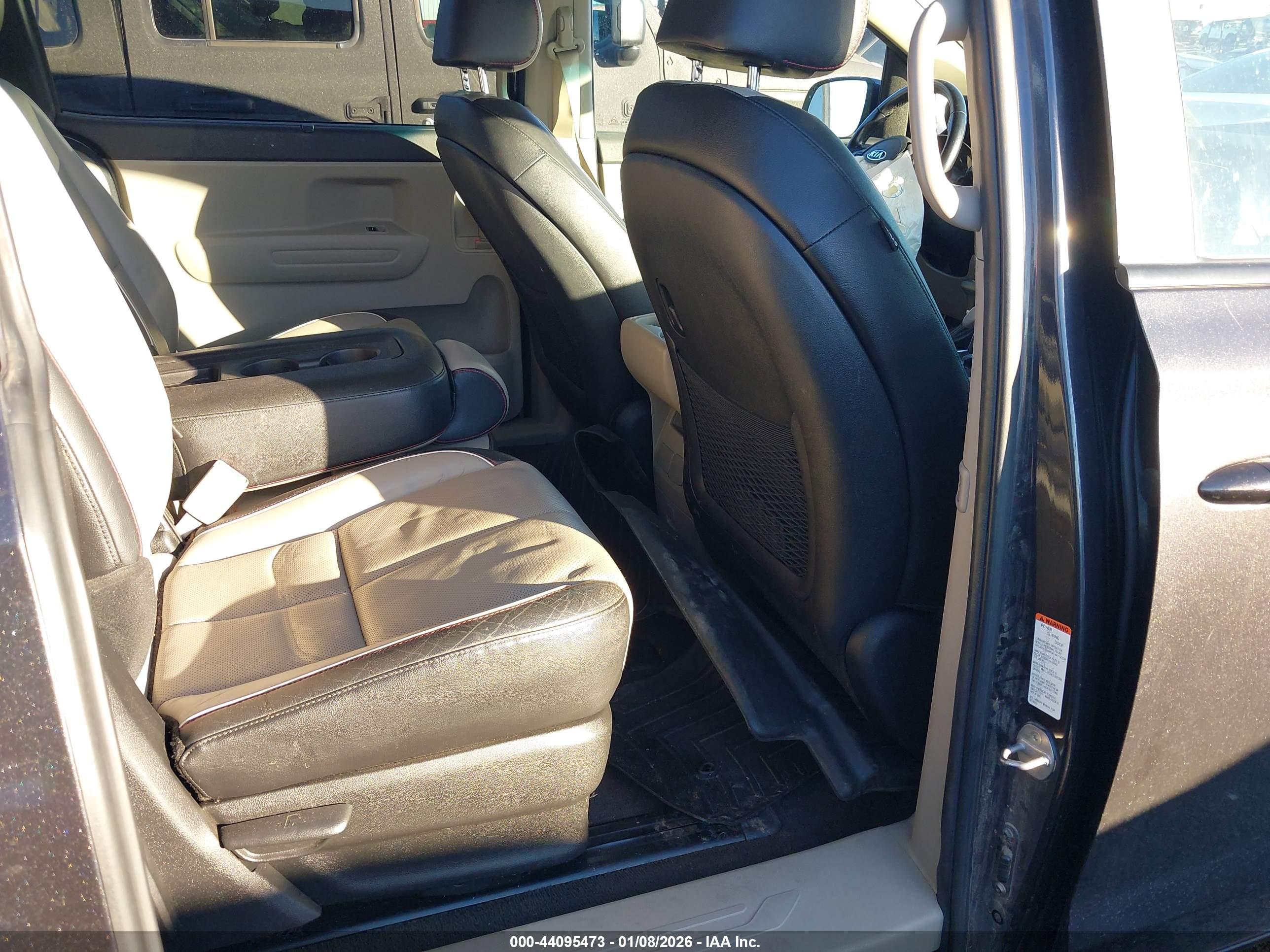 KIA SEDONA image 8
