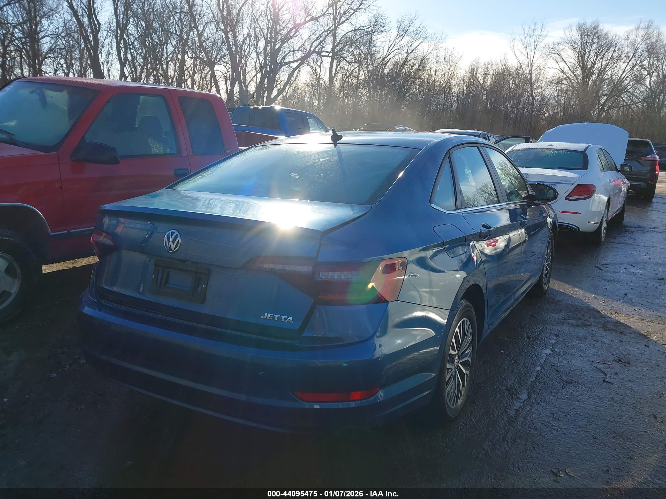 VOLKSWAGEN JETTA image 4