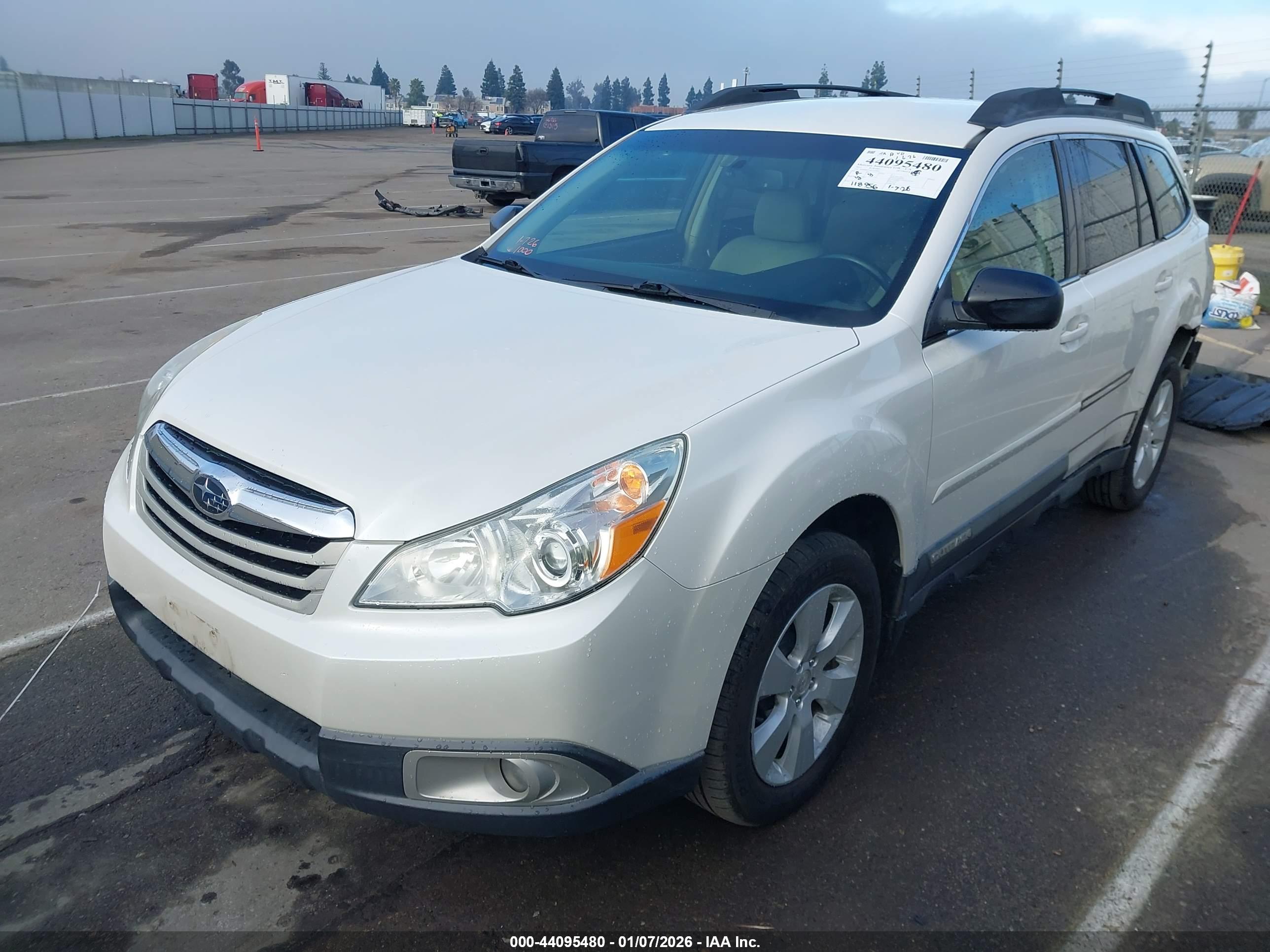 SUBARU OUTBACK image 2