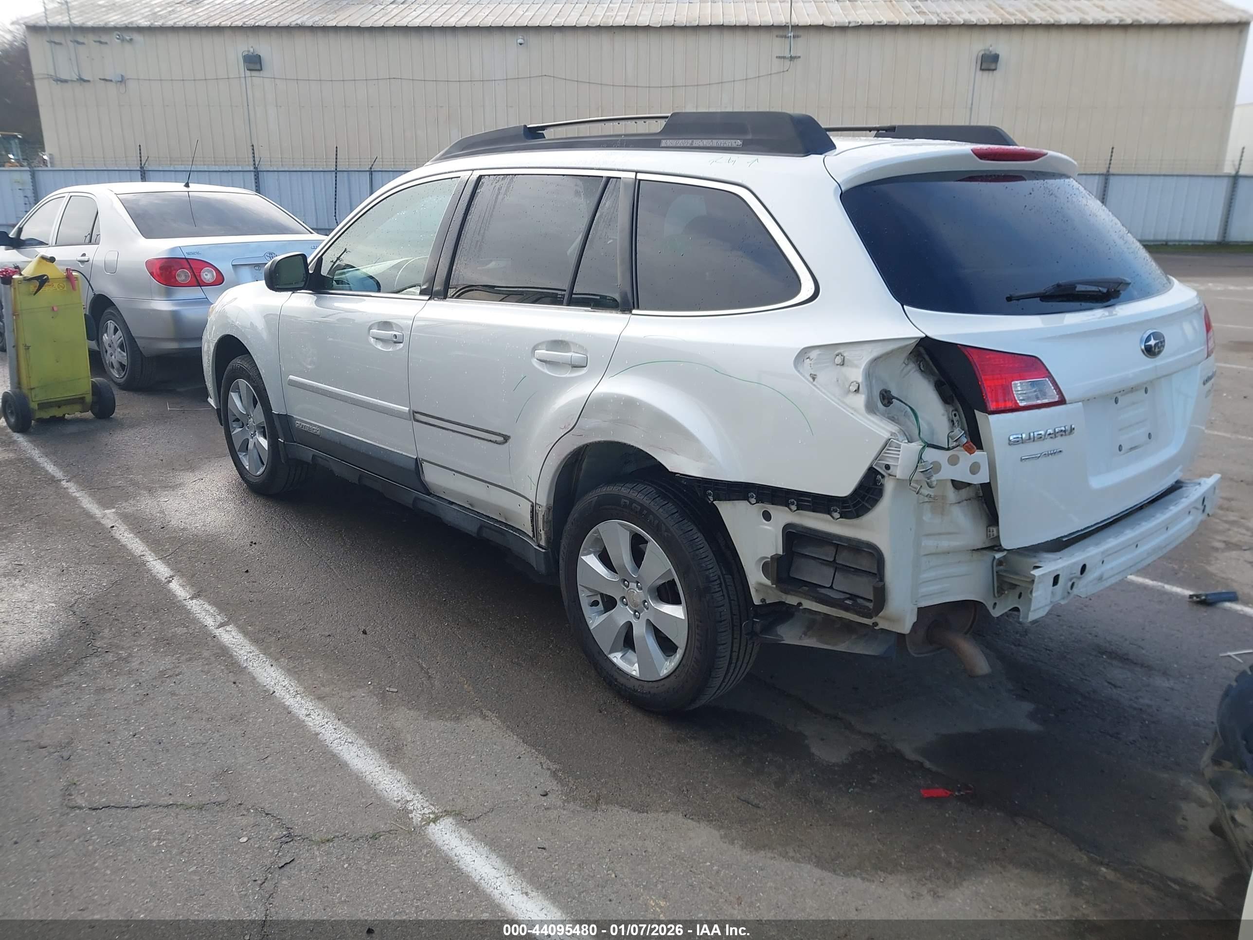 SUBARU OUTBACK image 3