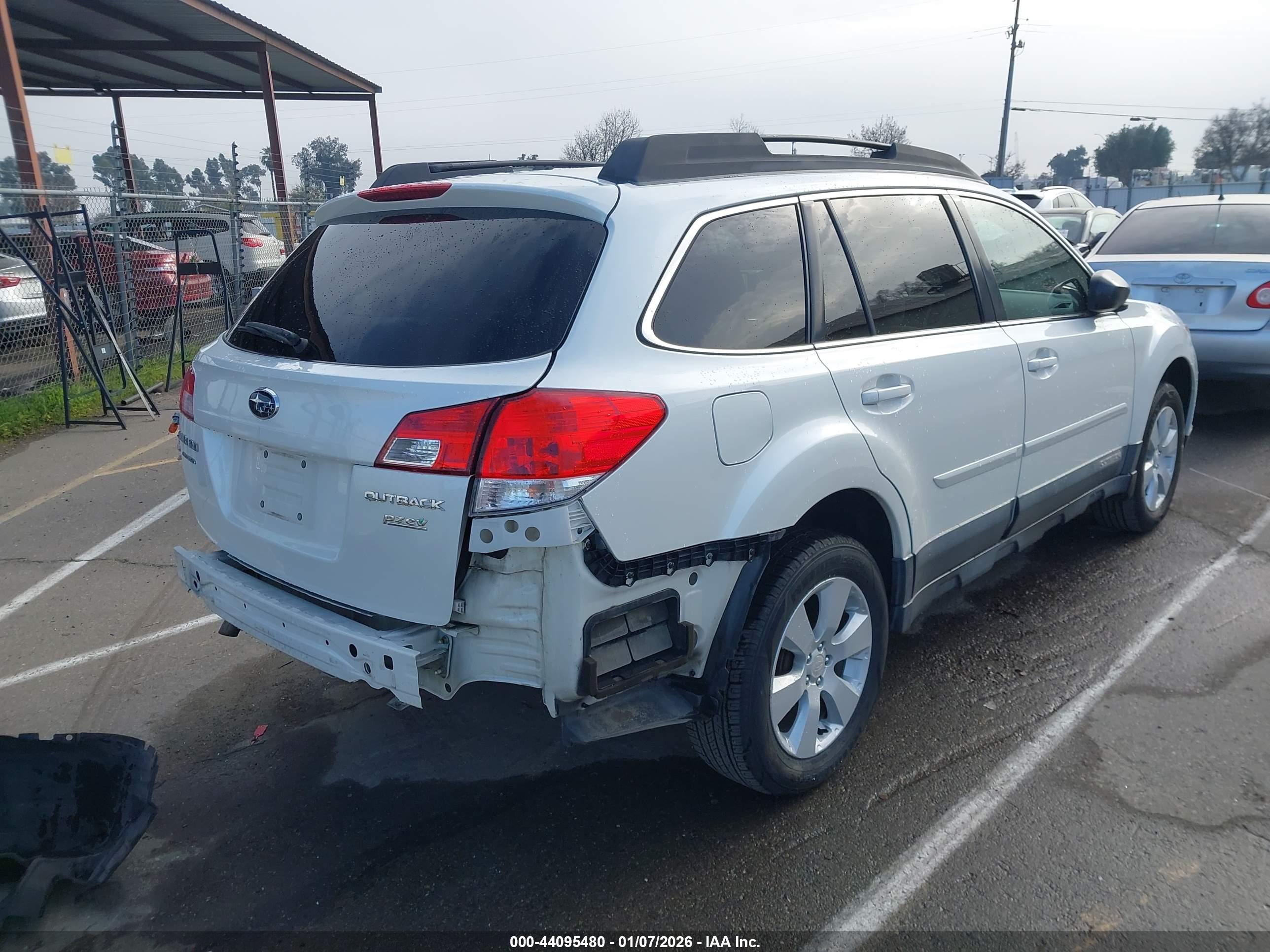 SUBARU OUTBACK image 4